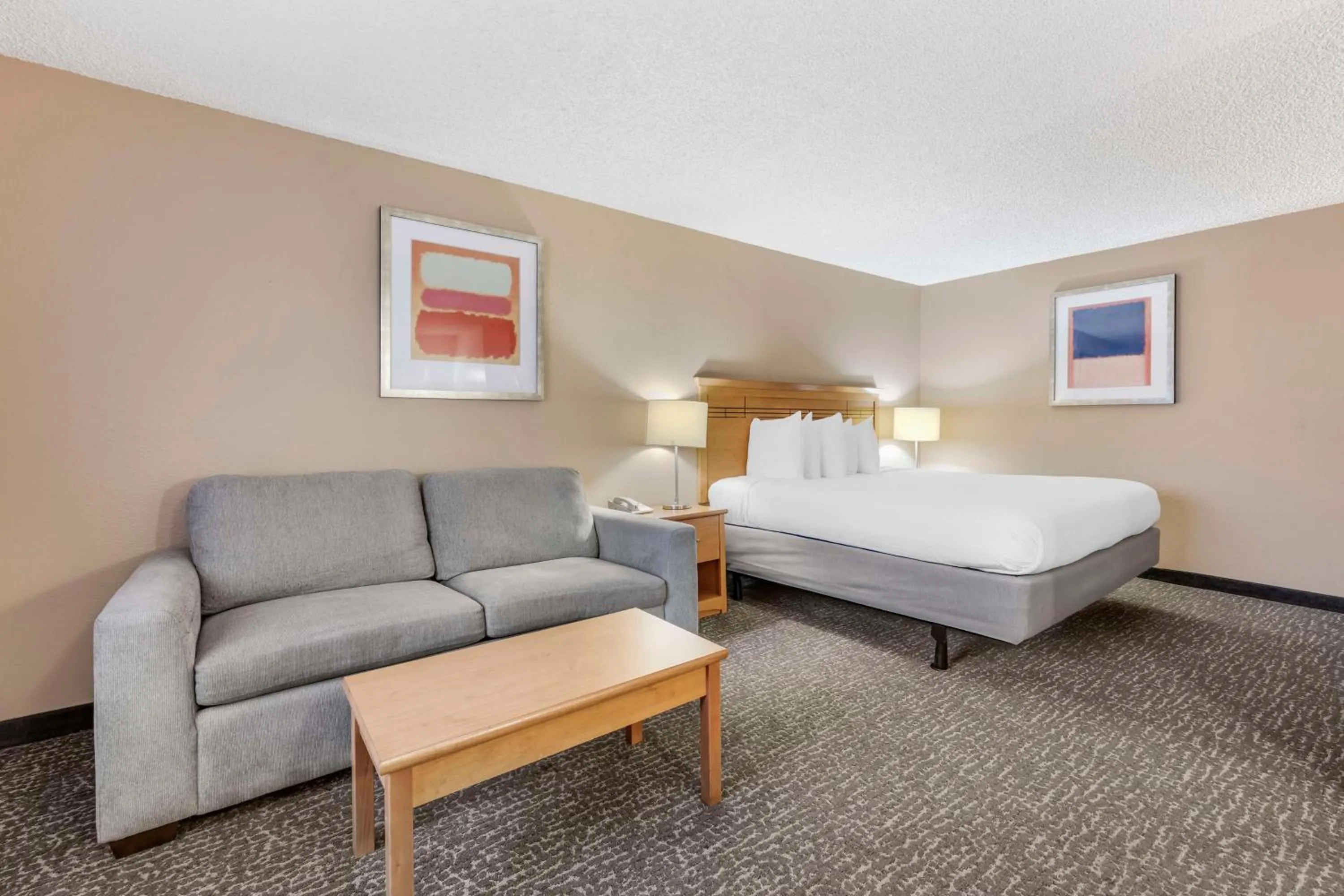 Photo of the whole room, Bed in Best Western Aladdin Inn