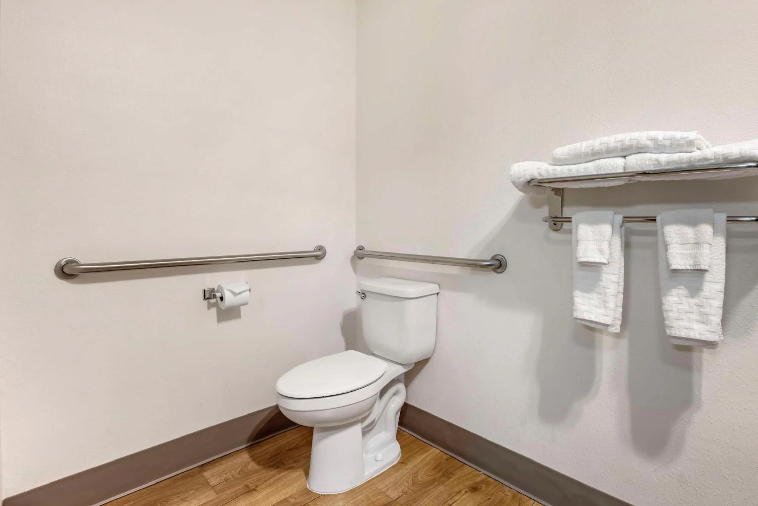 Bathroom in Best Western Aladdin Inn