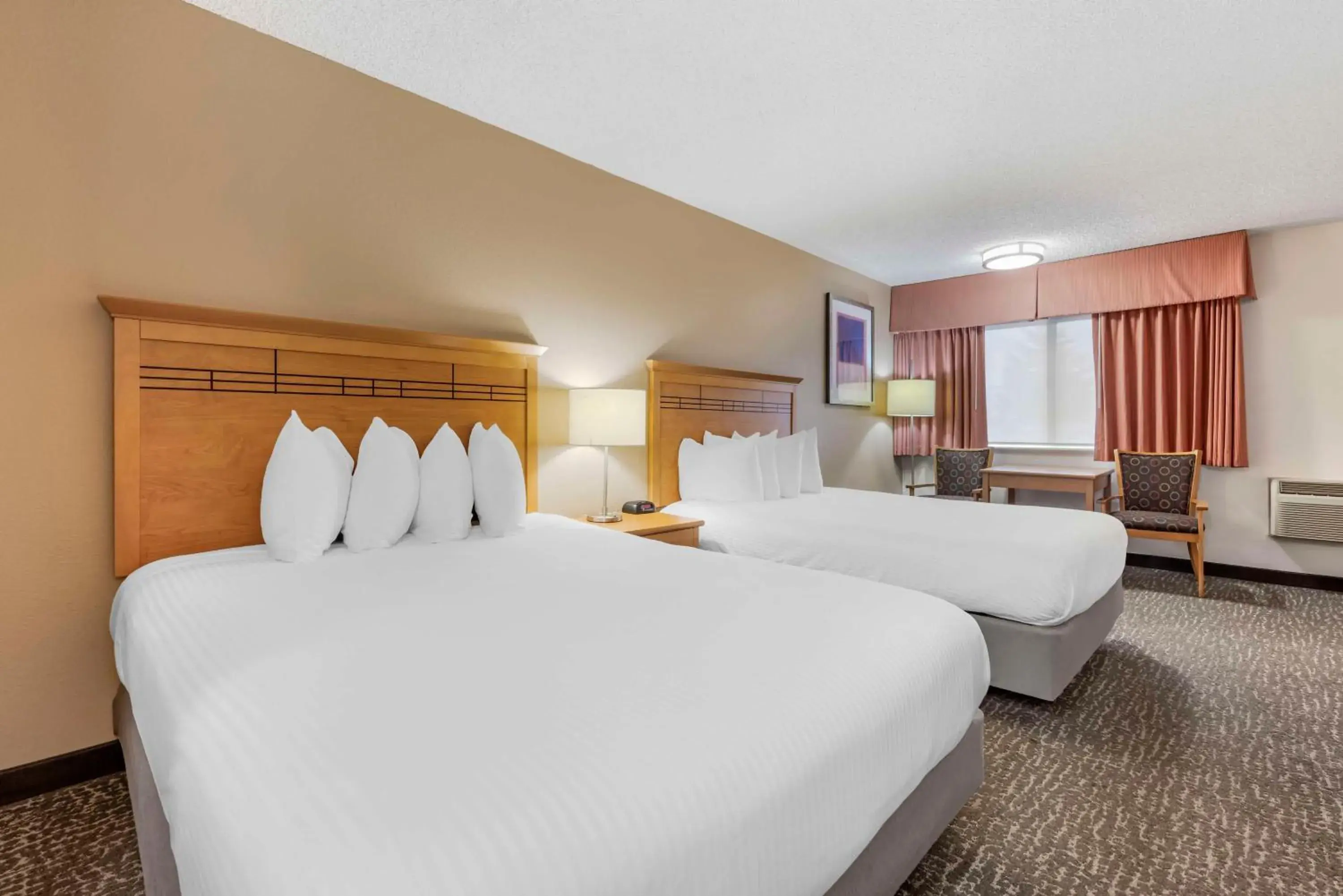 Queen Room with Two Queen Beds with Bathtub - Non-Smoking in Best Western Aladdin Inn Queen Room with Two Queen Beds with Bathtub - Non-Smoking in Best Western Aladdin Inn