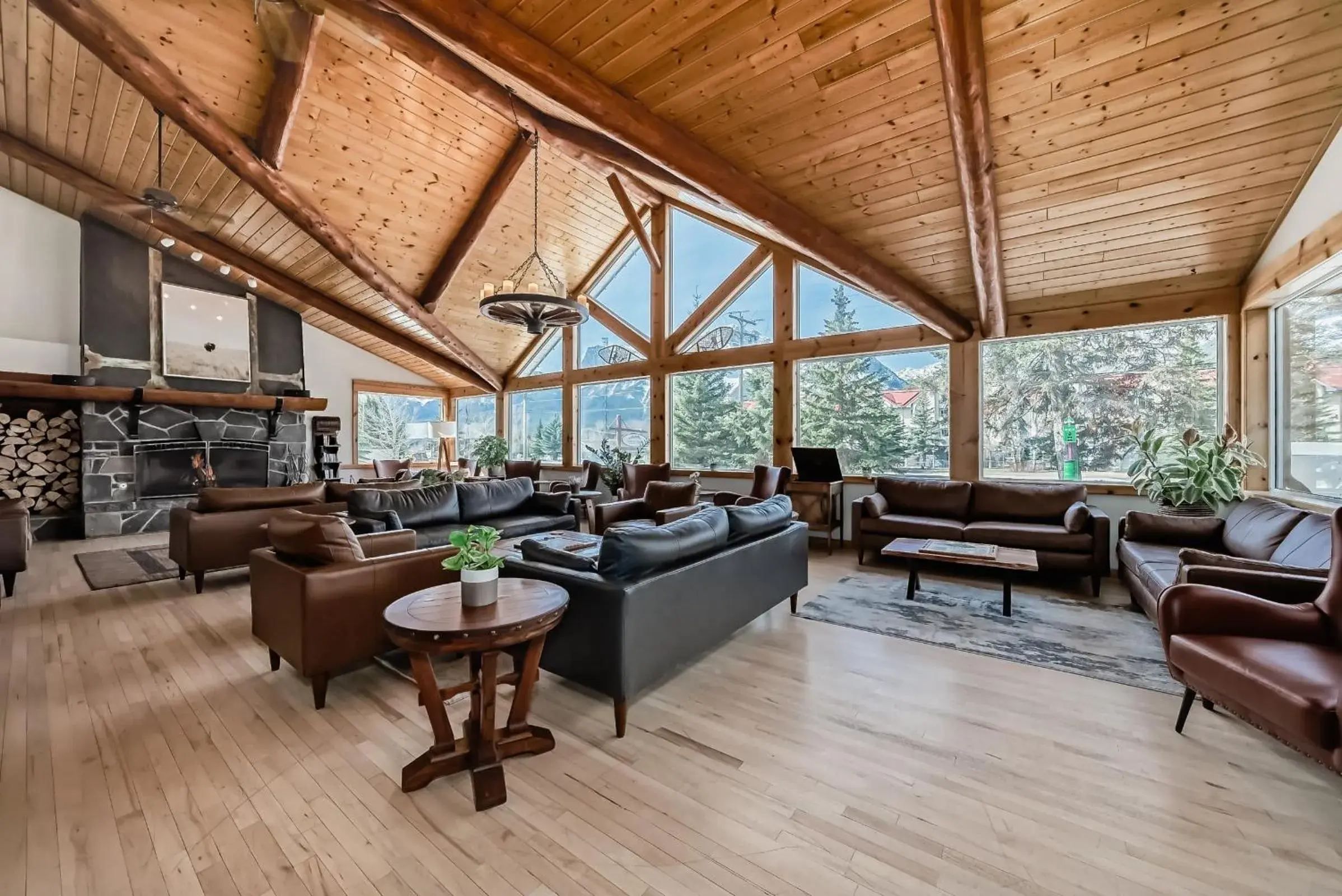 Lobby or reception in Canmore Rocky Mountain Inn Lobby or reception in Canmore Rocky Mountain Inn