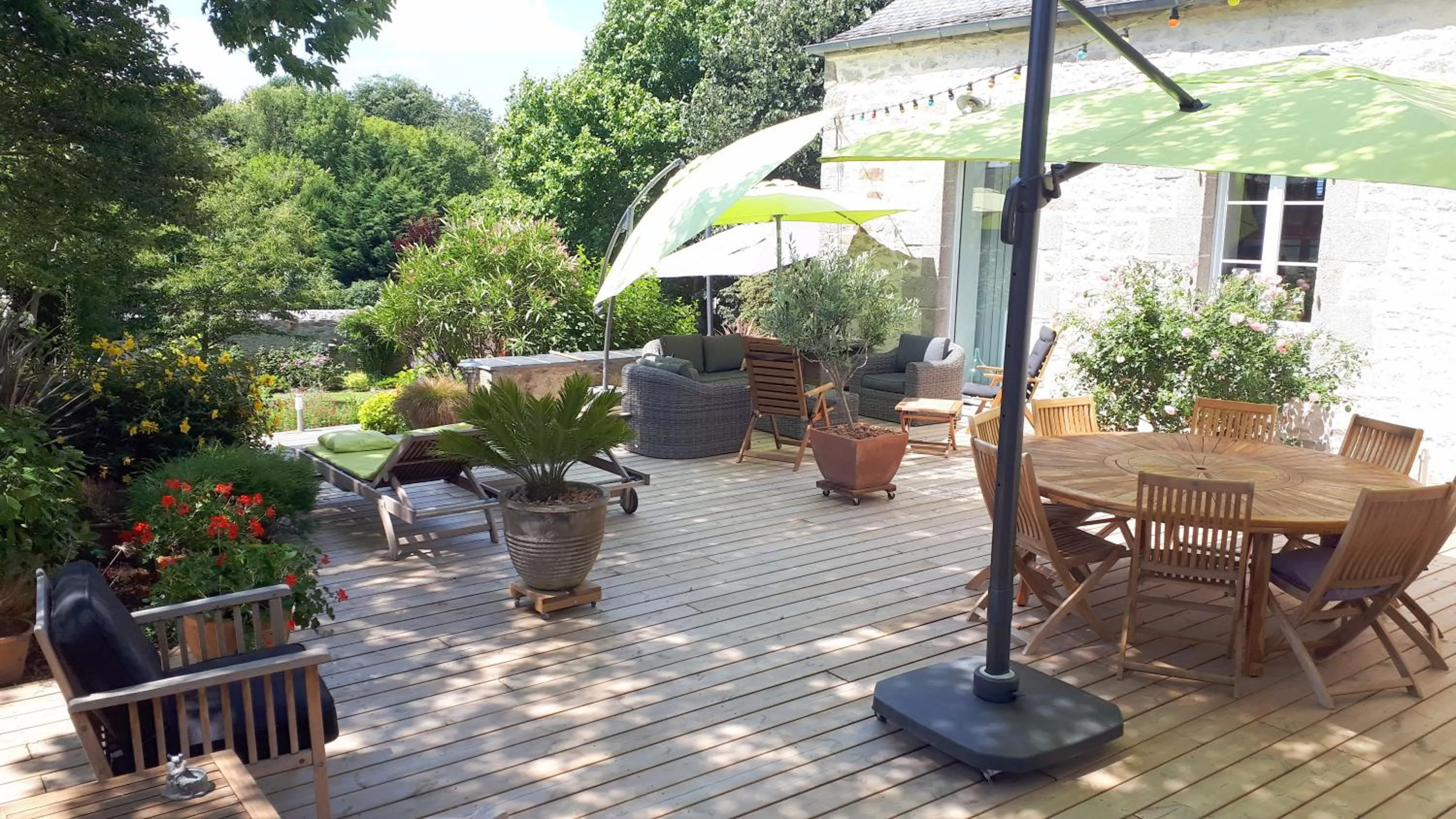 Patio in Le Vieux Couvent & SPA