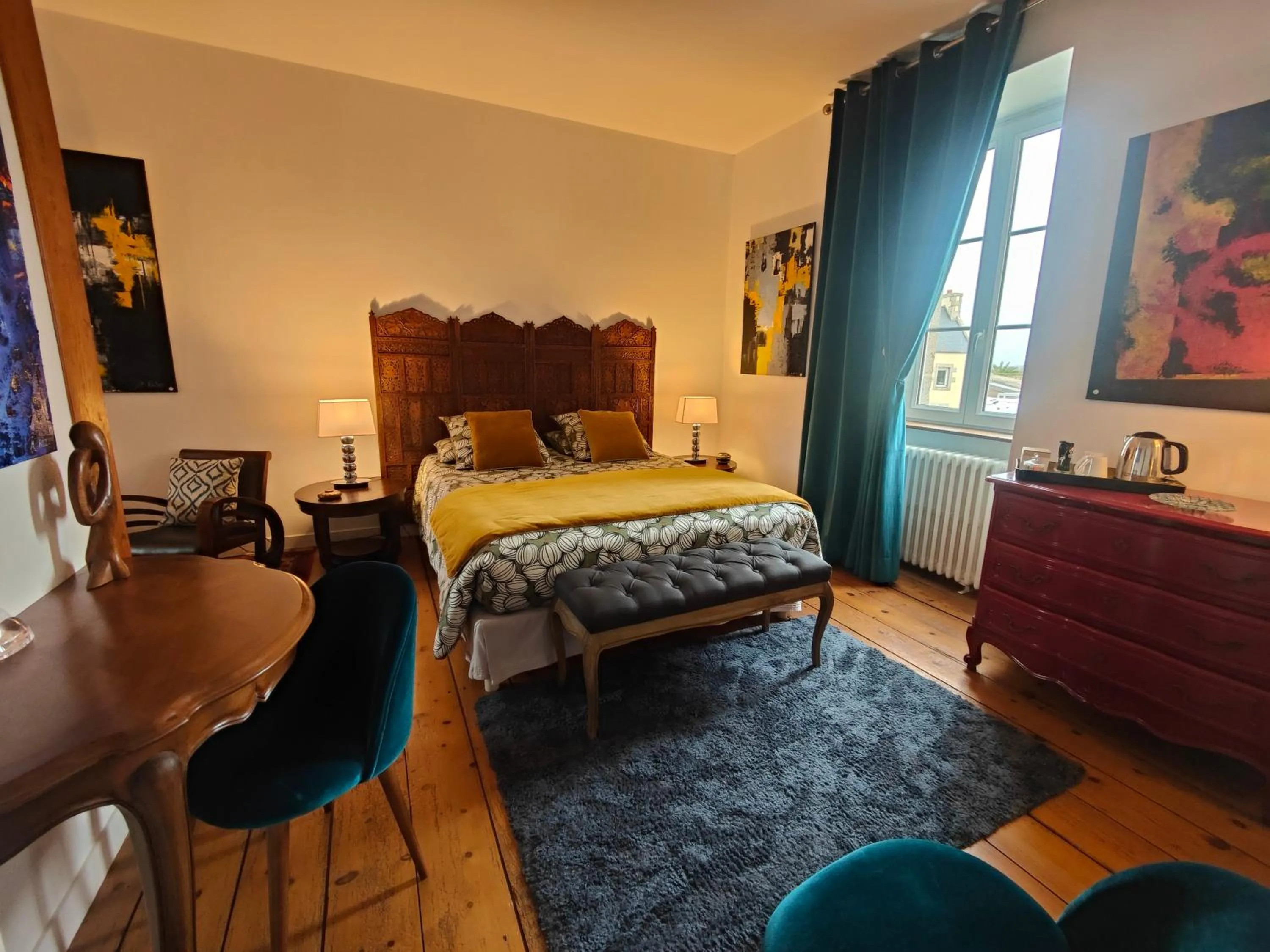 Photo of the whole room, Bed in Le Vieux Couvent & SPA