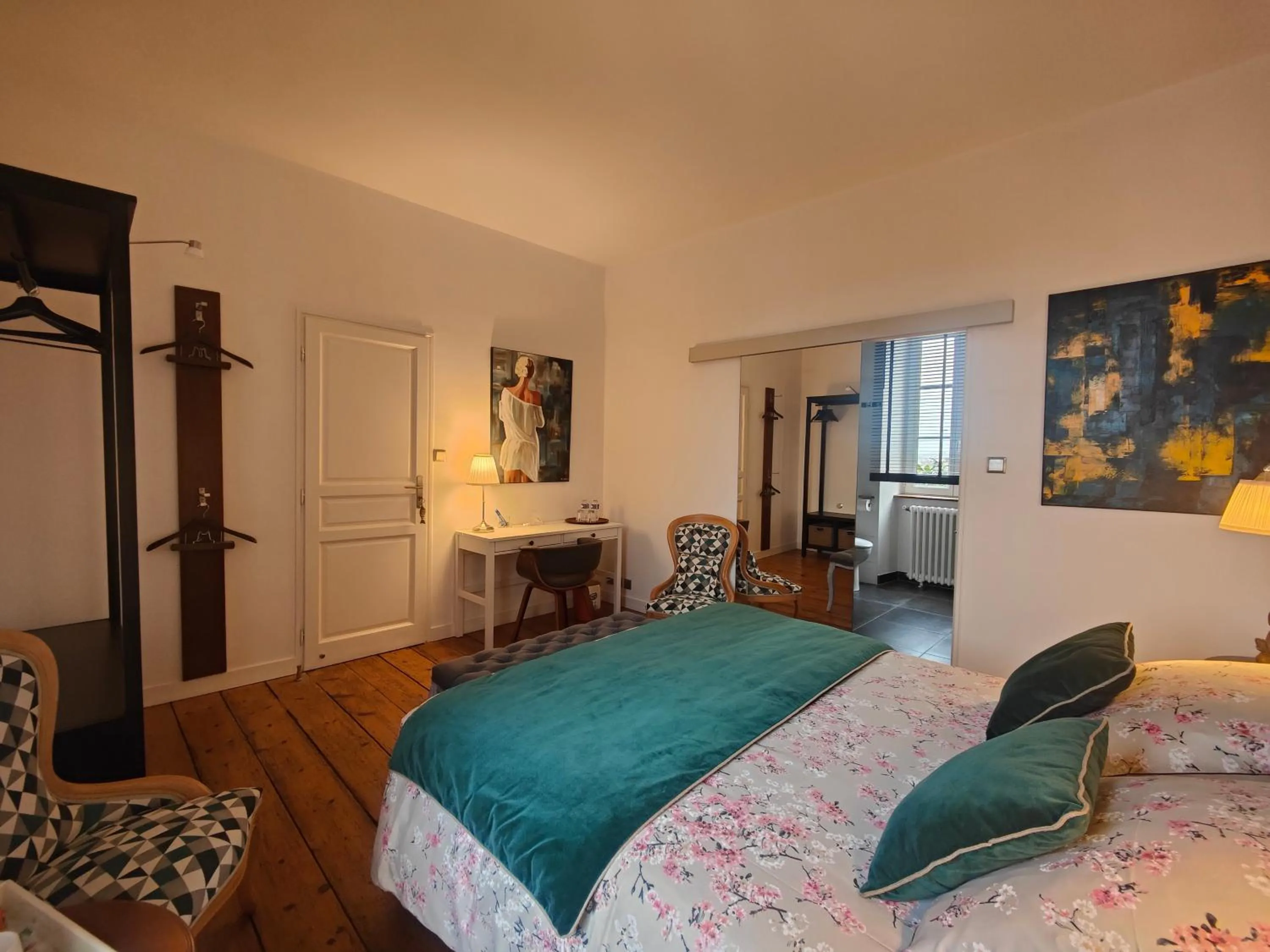 Photo of the whole room, Bed in Le Vieux Couvent & SPA