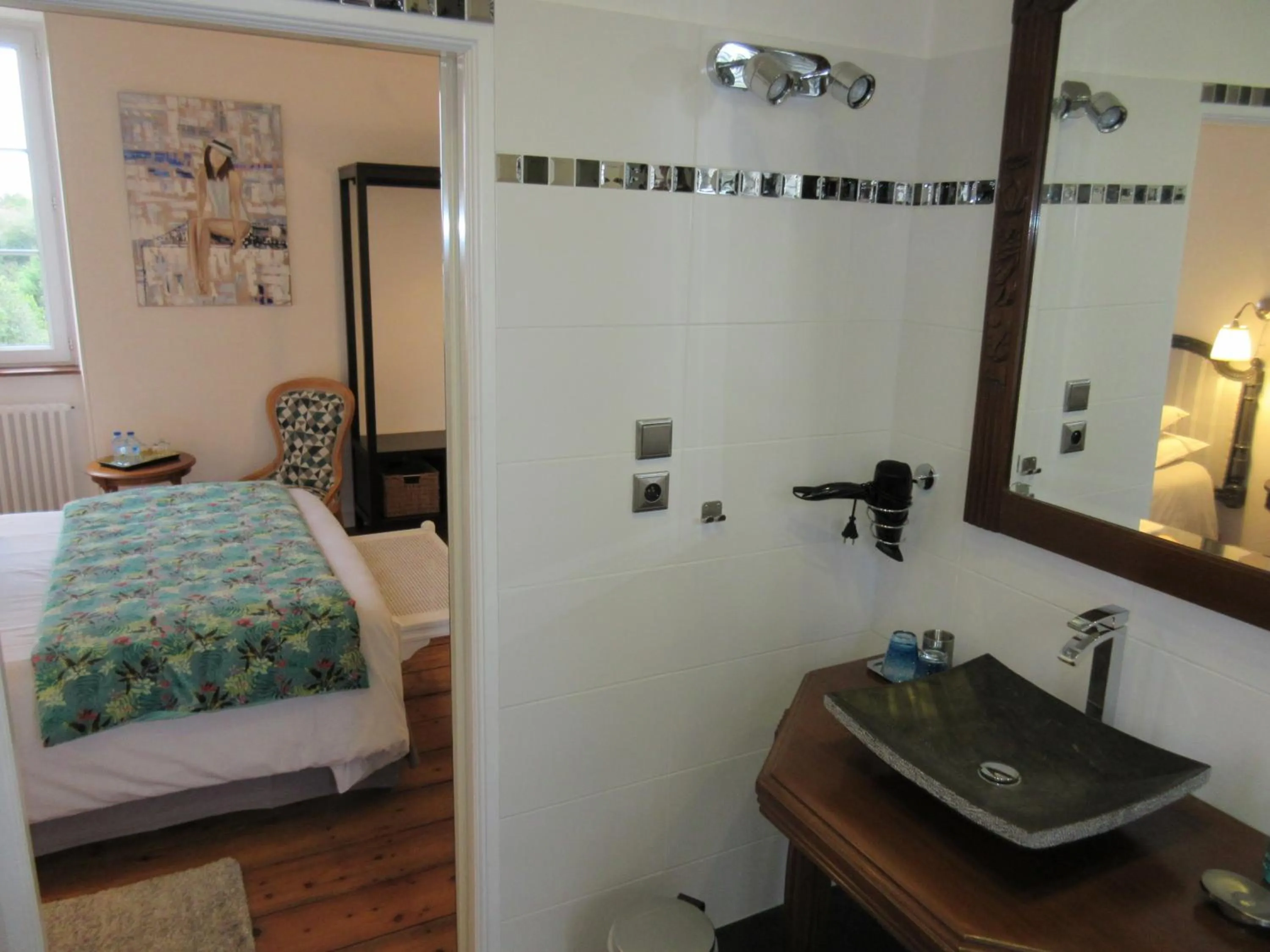Bathroom, Bed in Le Vieux Couvent & SPA