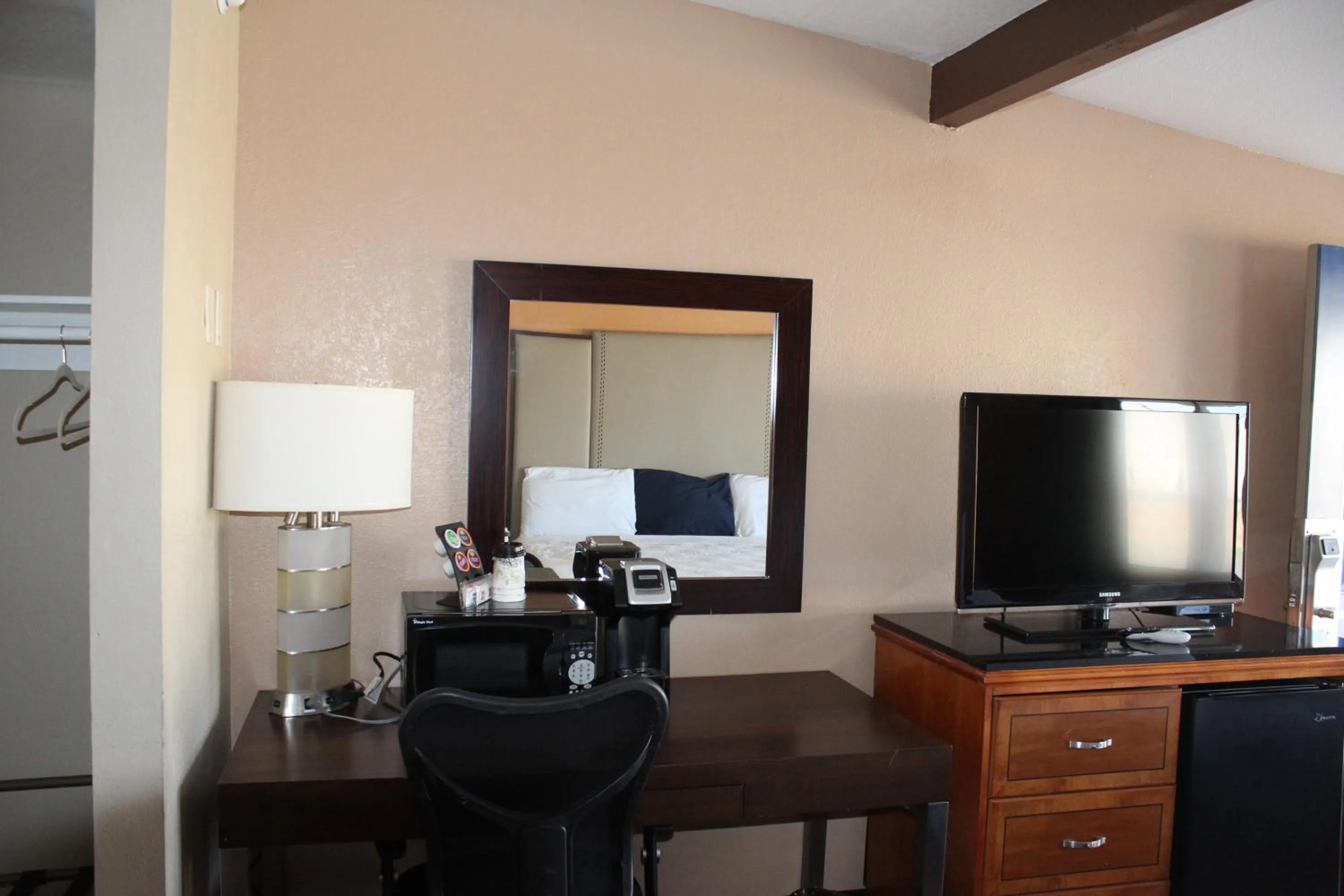 TV and multimedia in Travelodge by Wyndham Blythe