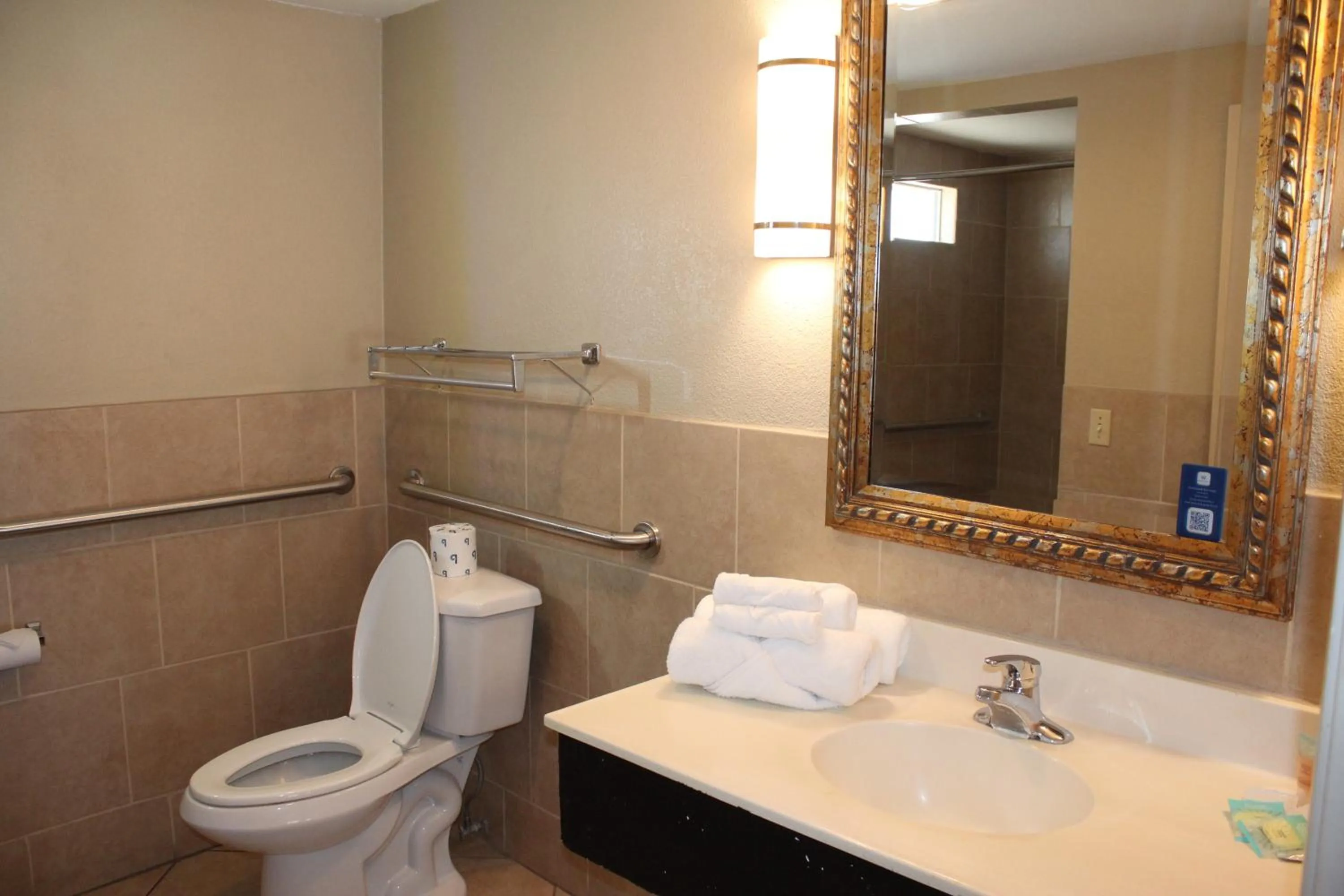 Bathroom in Travelodge by Wyndham Blythe