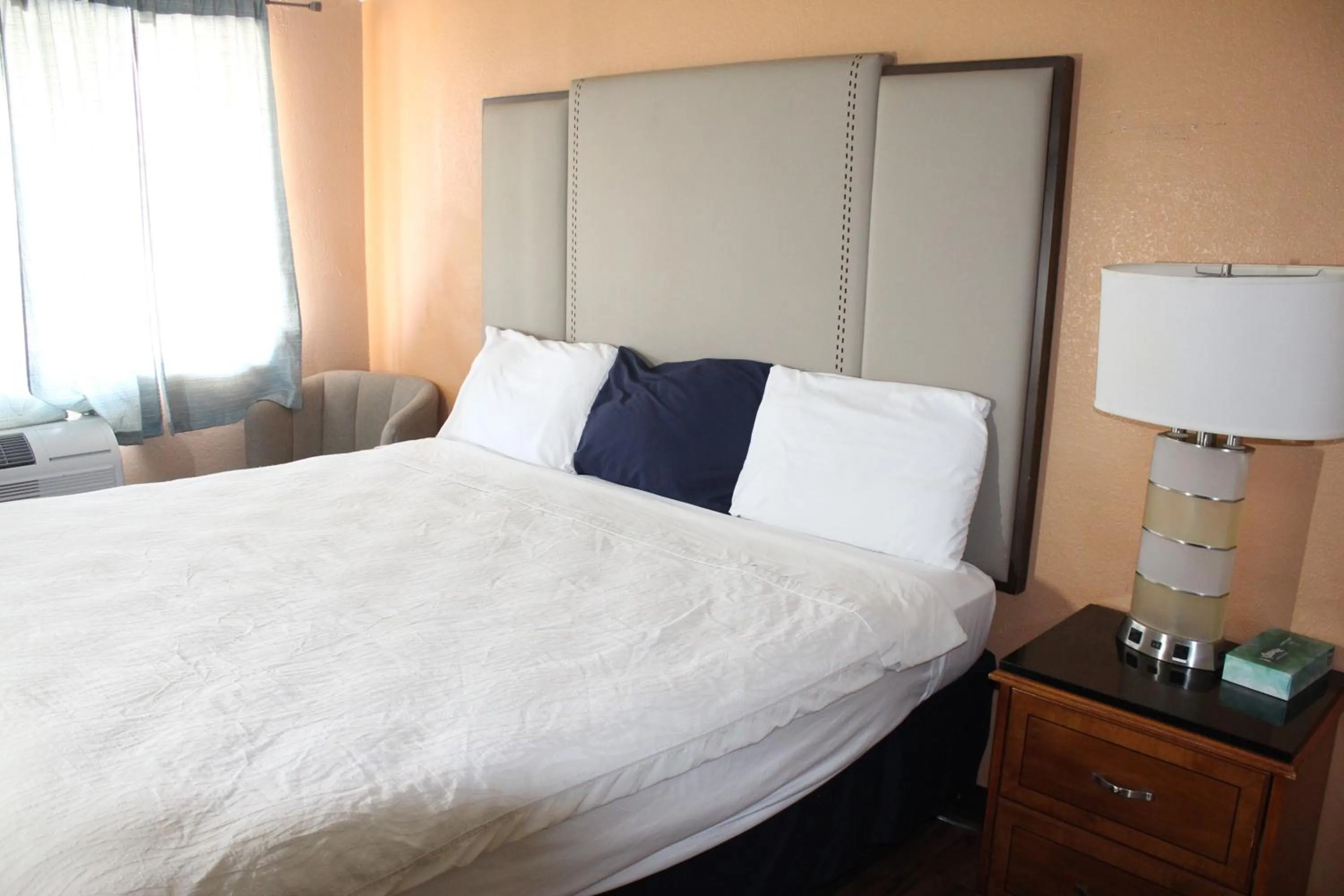 Bed in Travelodge by Wyndham Blythe