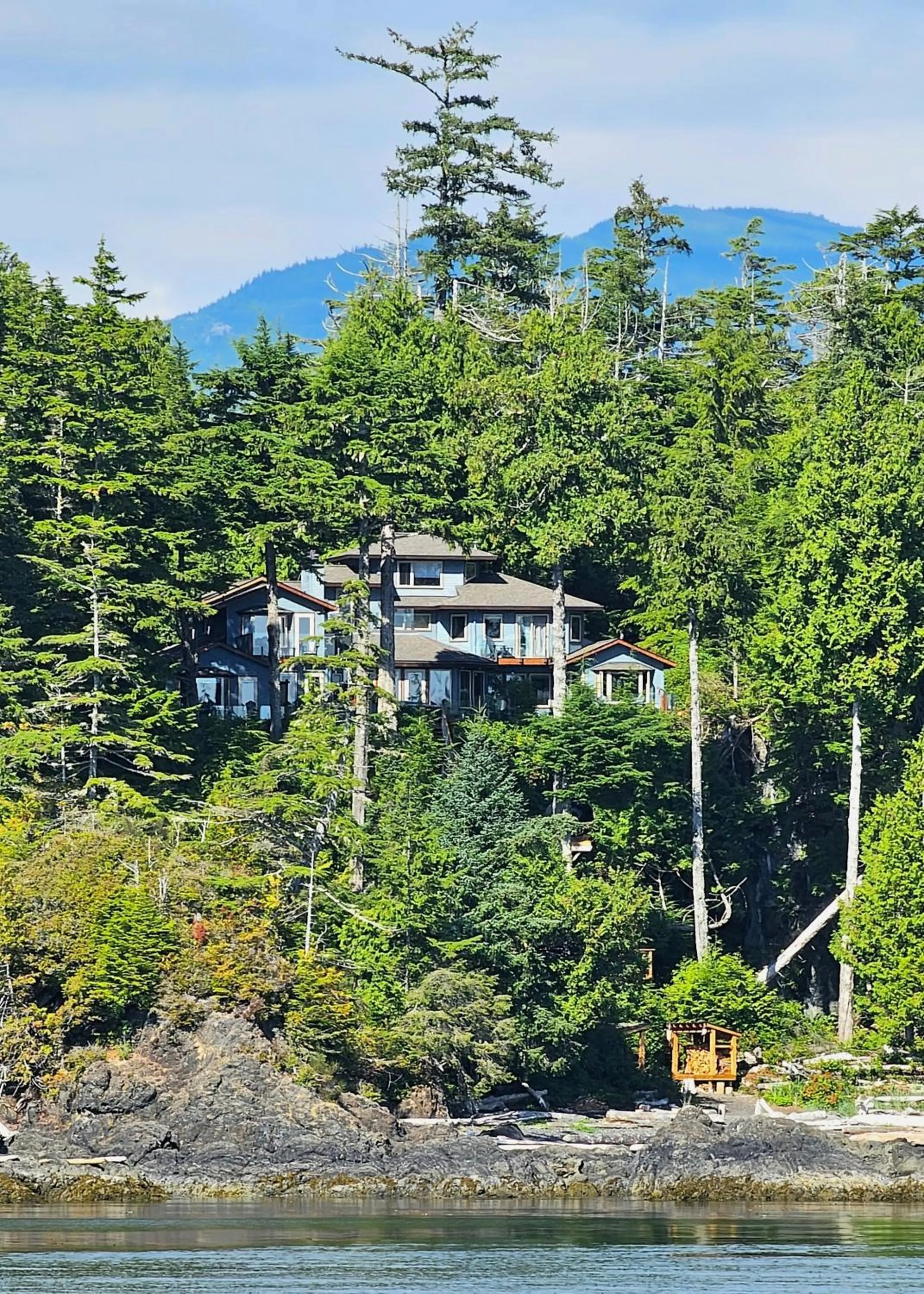 Property building in Snug Harbour Inn