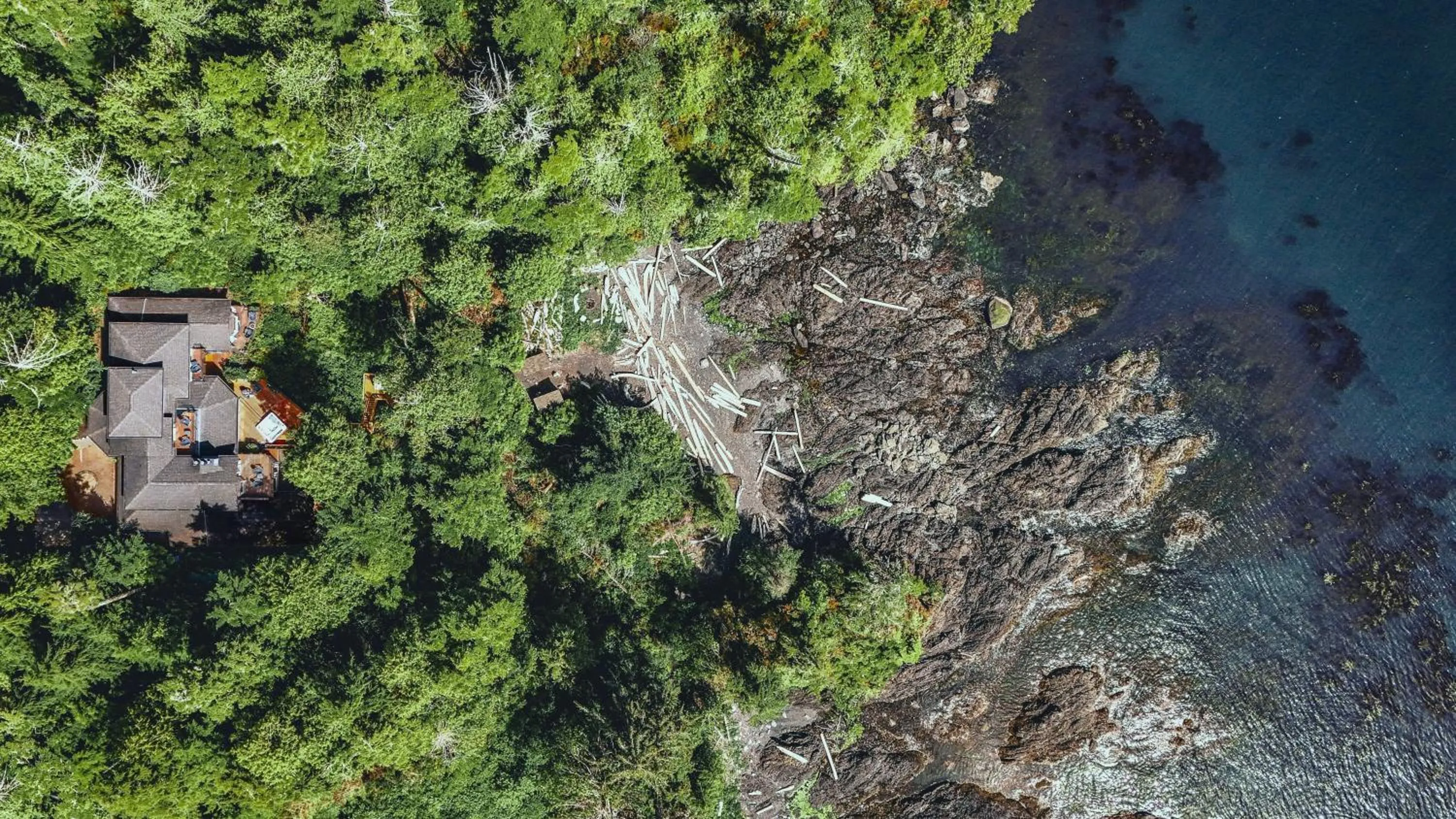 Property building in Snug Harbour Inn