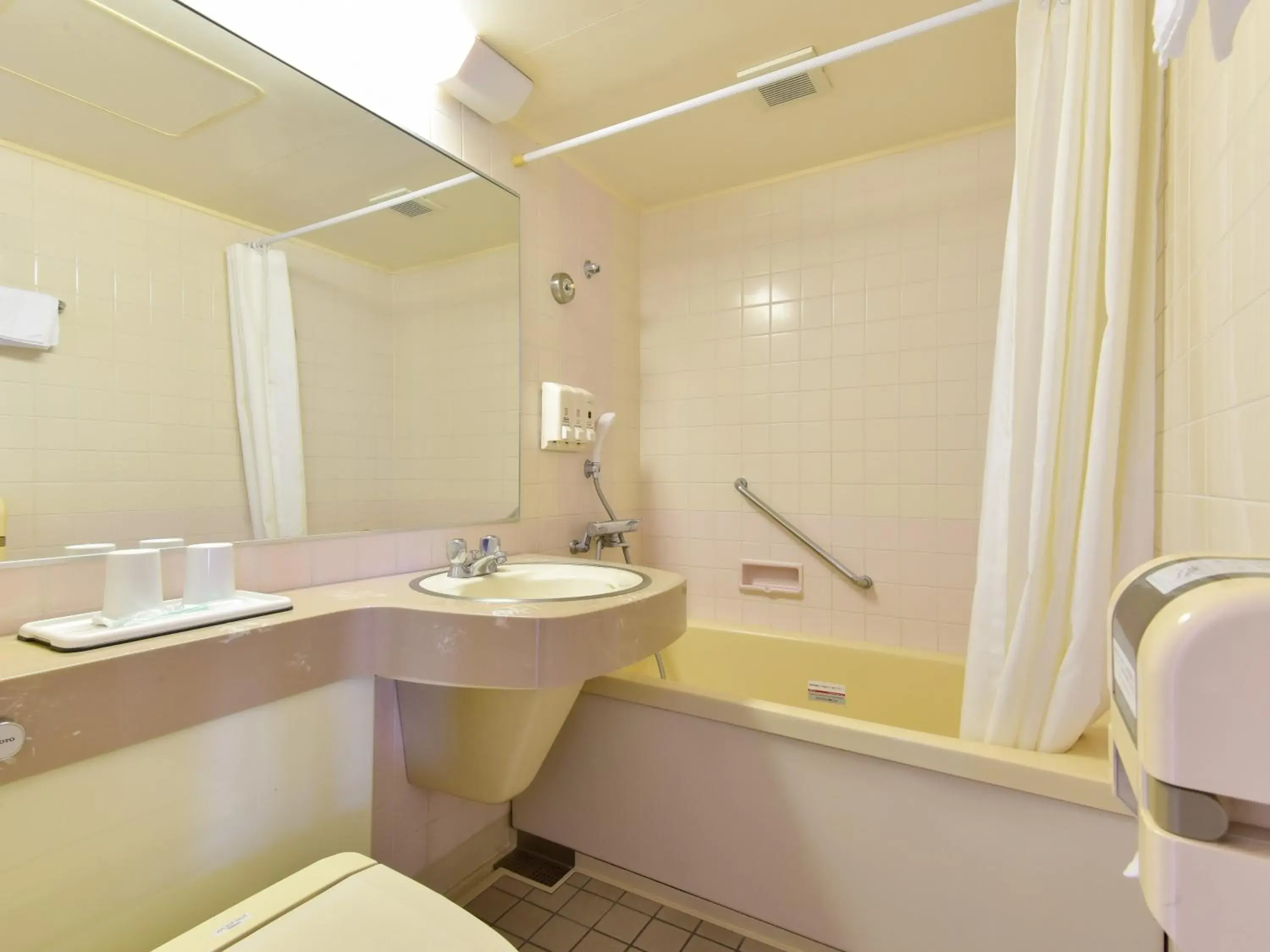 Twin Room - Non-Smoking in Yokkaichi City Hotel Annex Twin Room - Non-Smoking in Yokkaichi City Hotel Annex