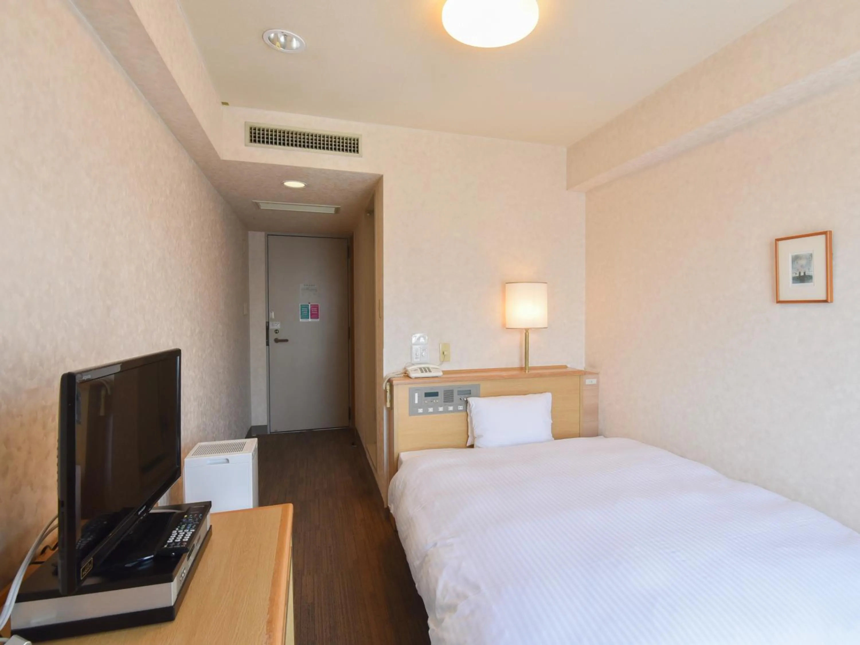 TV and multimedia, Bed in Yokkaichi City Hotel Annex
