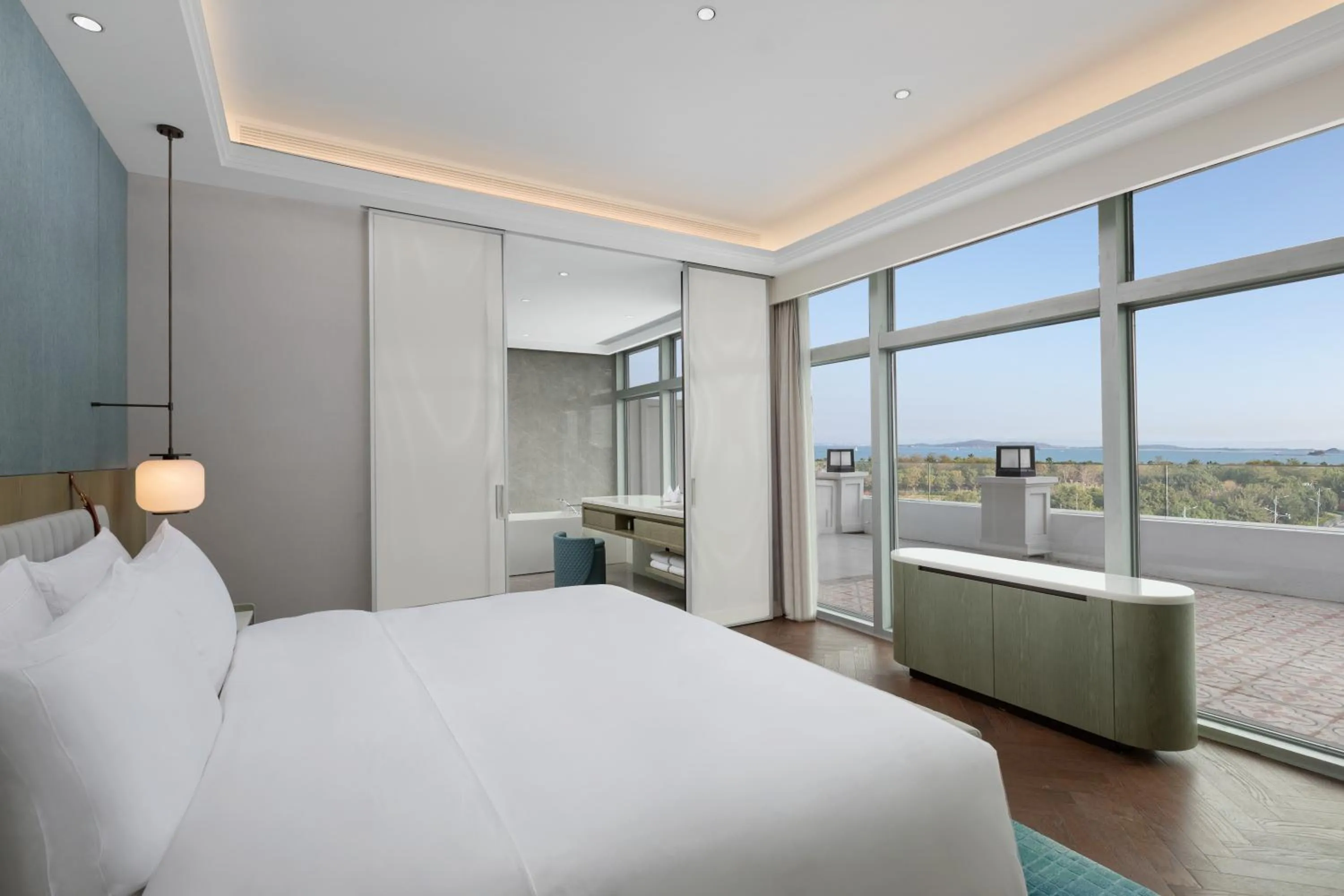 Bedroom, Bed in Yuehua Hotel Xiamen Seaside Hotel