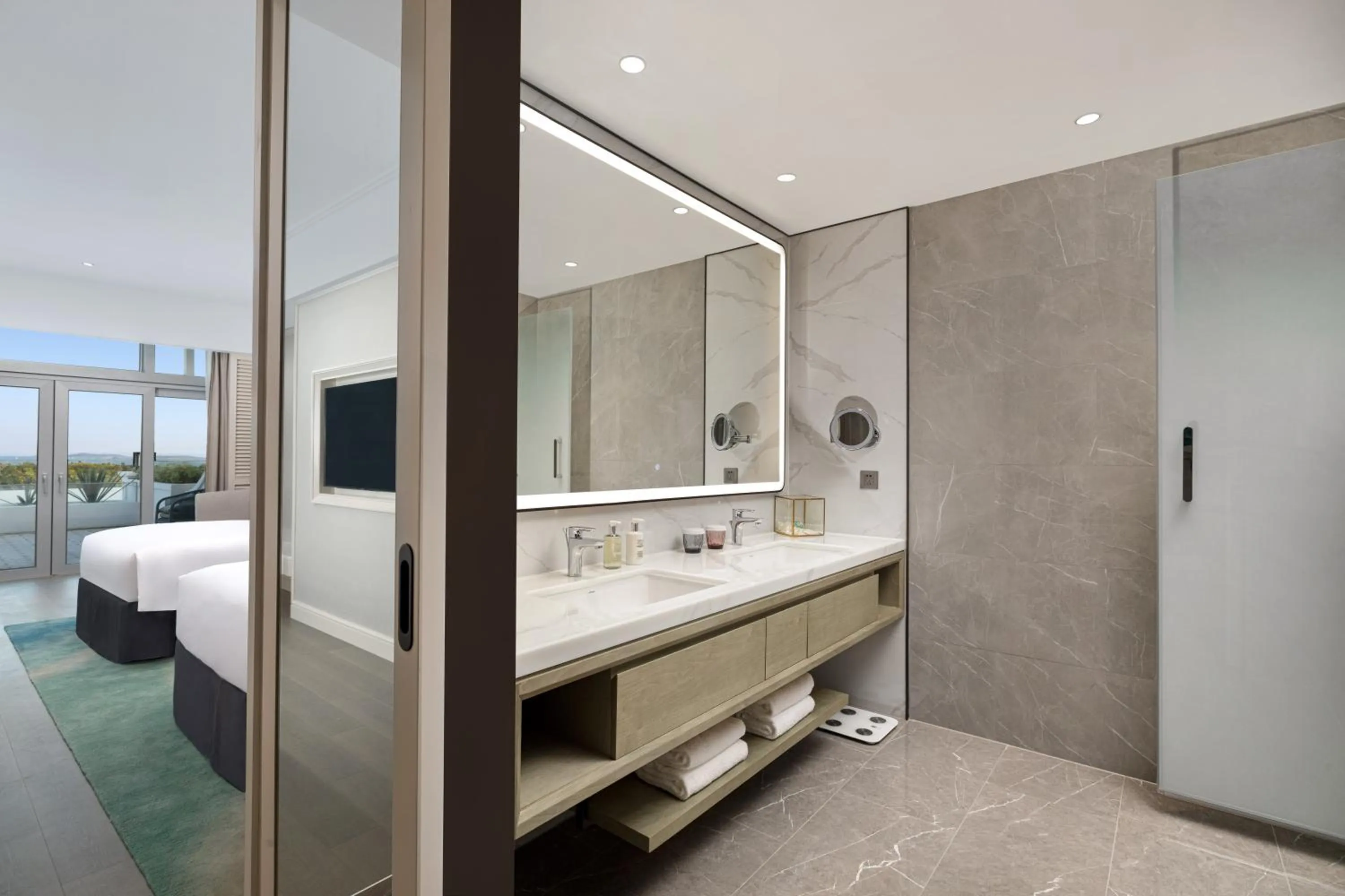 Bathroom, Bed in Yuehua Hotel Xiamen Seaside Hotel