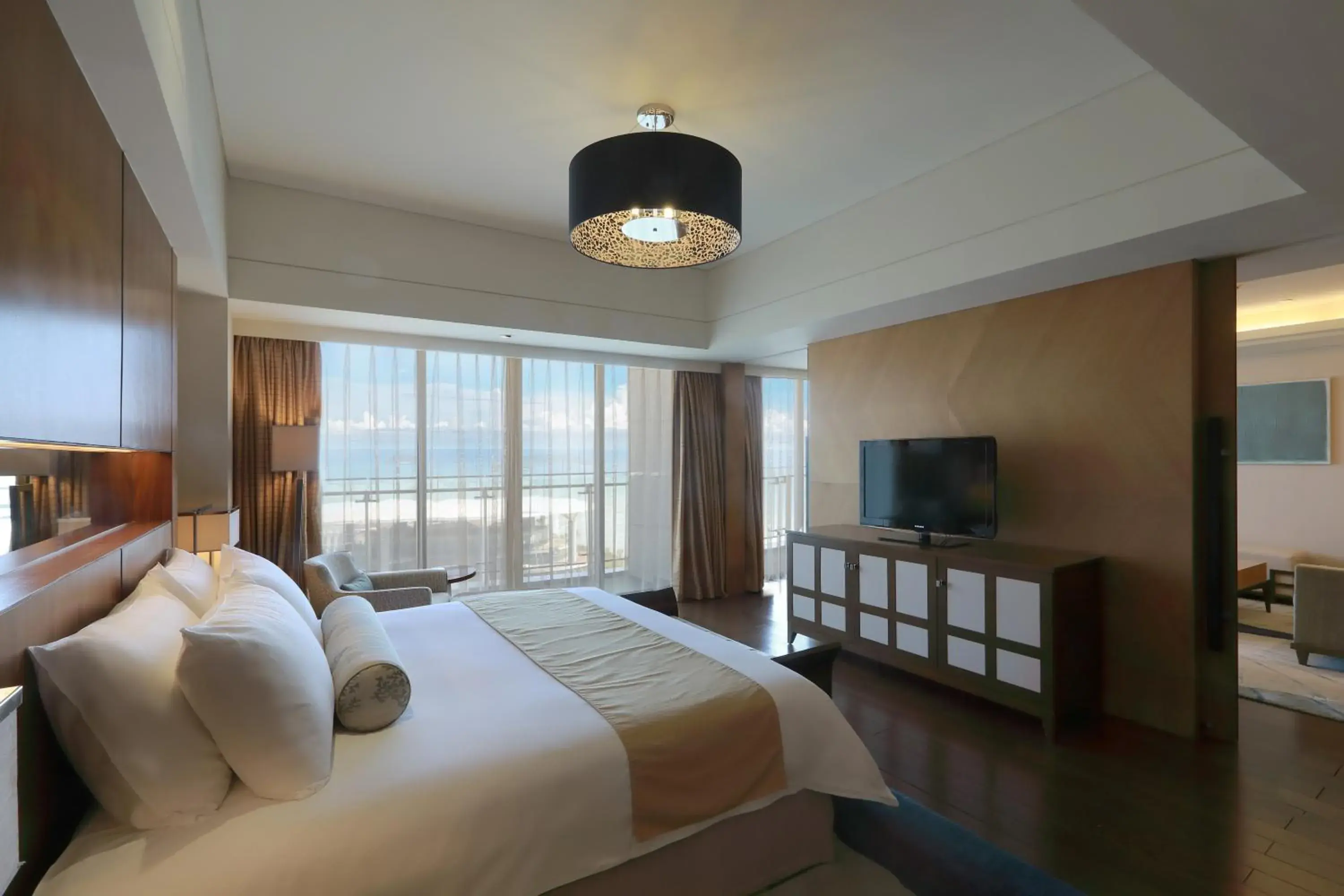 Bedroom, Bed in Xiamen International Conference Center Hotel Prime Seaview Hotel Bedroom, Bed in Xiamen International Conference Center Hotel Prime Seaview Hotel
