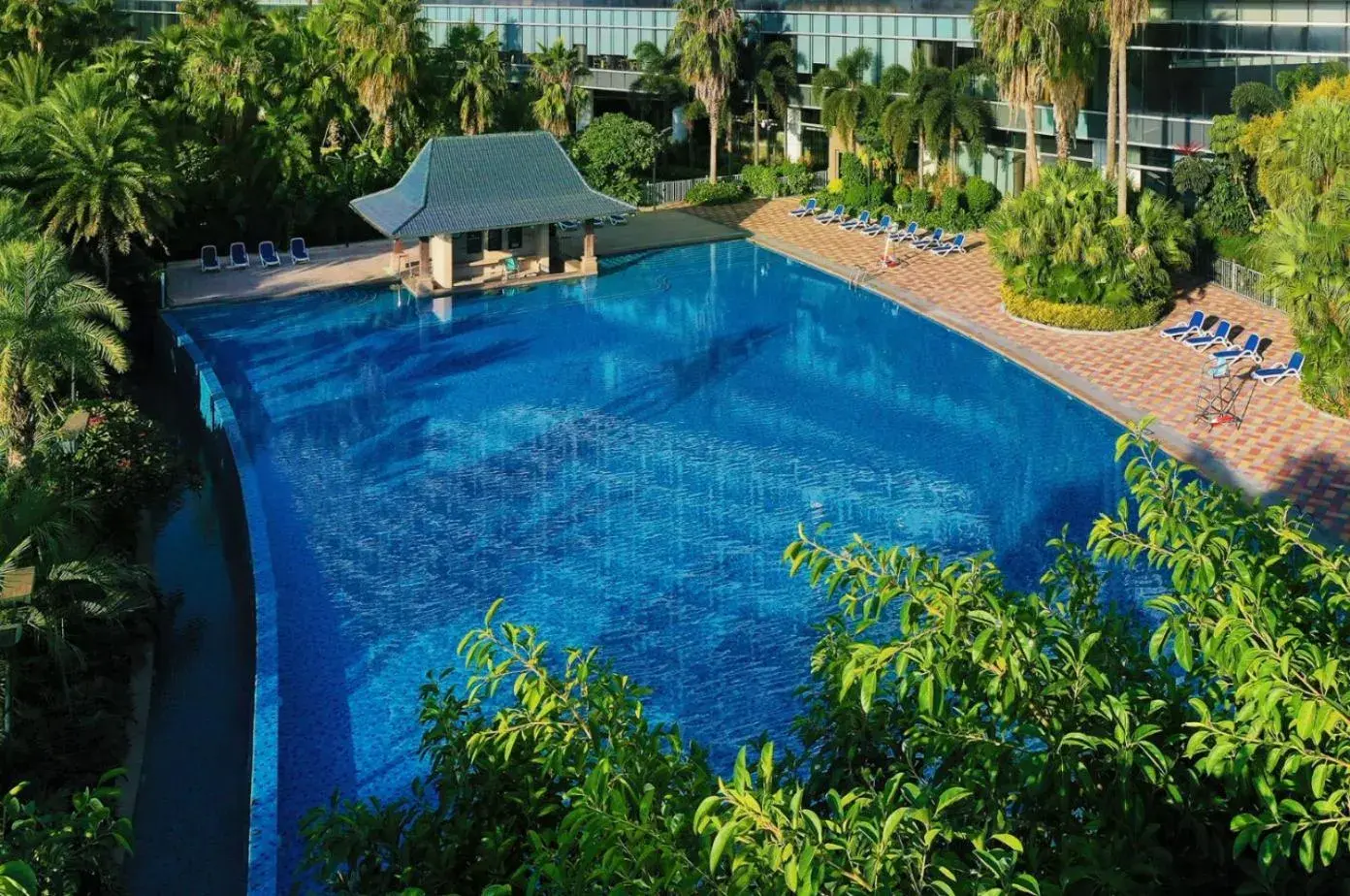 Swimming pool in Xiamen International Conference Center Hotel Prime Seaview Hotel Swimming pool in Xiamen International Conference Center Hotel Prime Seaview Hotel