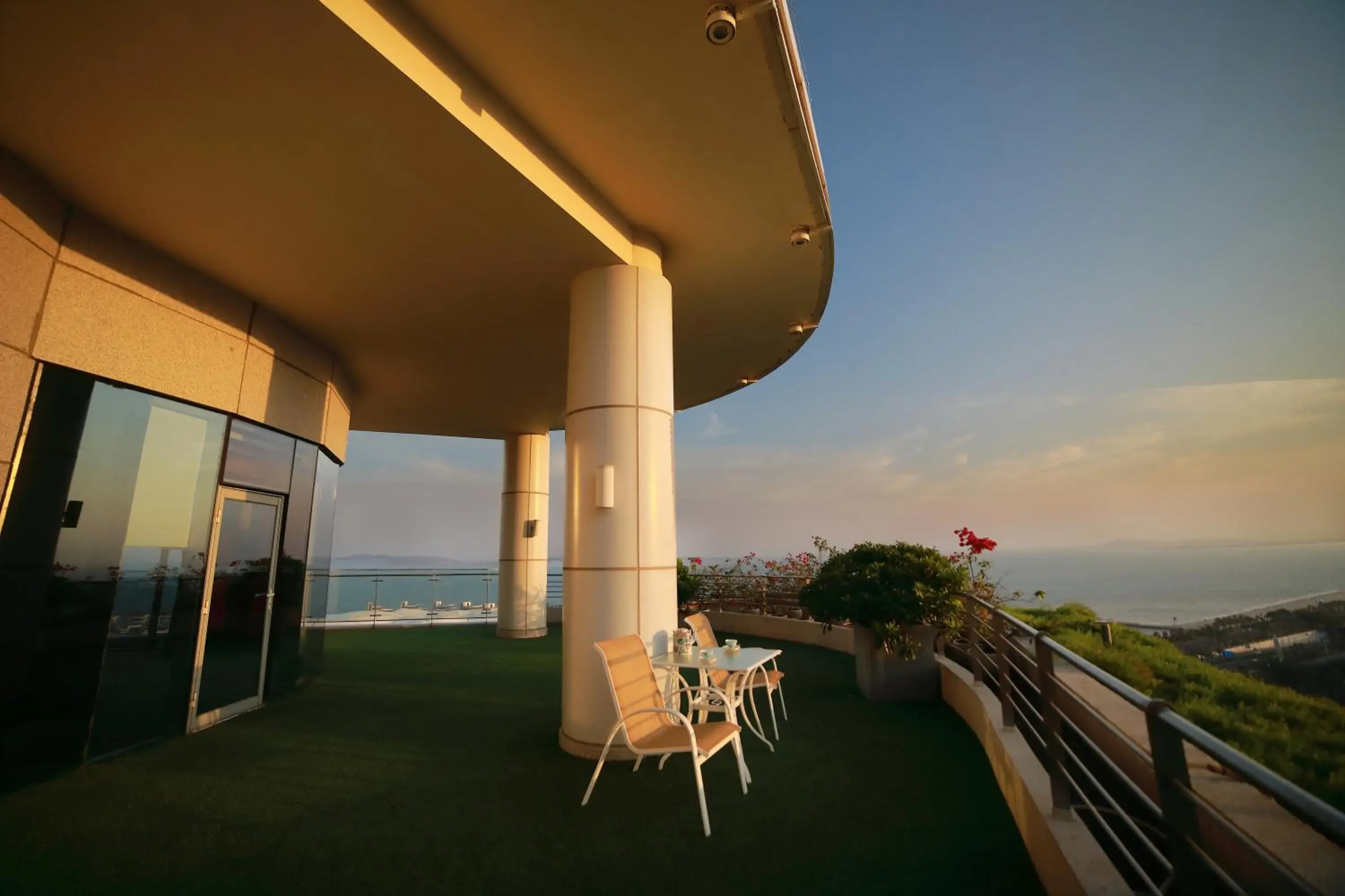 Balcony/Terrace in Xiamen International Conference Center Hotel Prime Seaview Hotel Balcony/Terrace in Xiamen International Conference Center Hotel Prime Seaview Hotel
