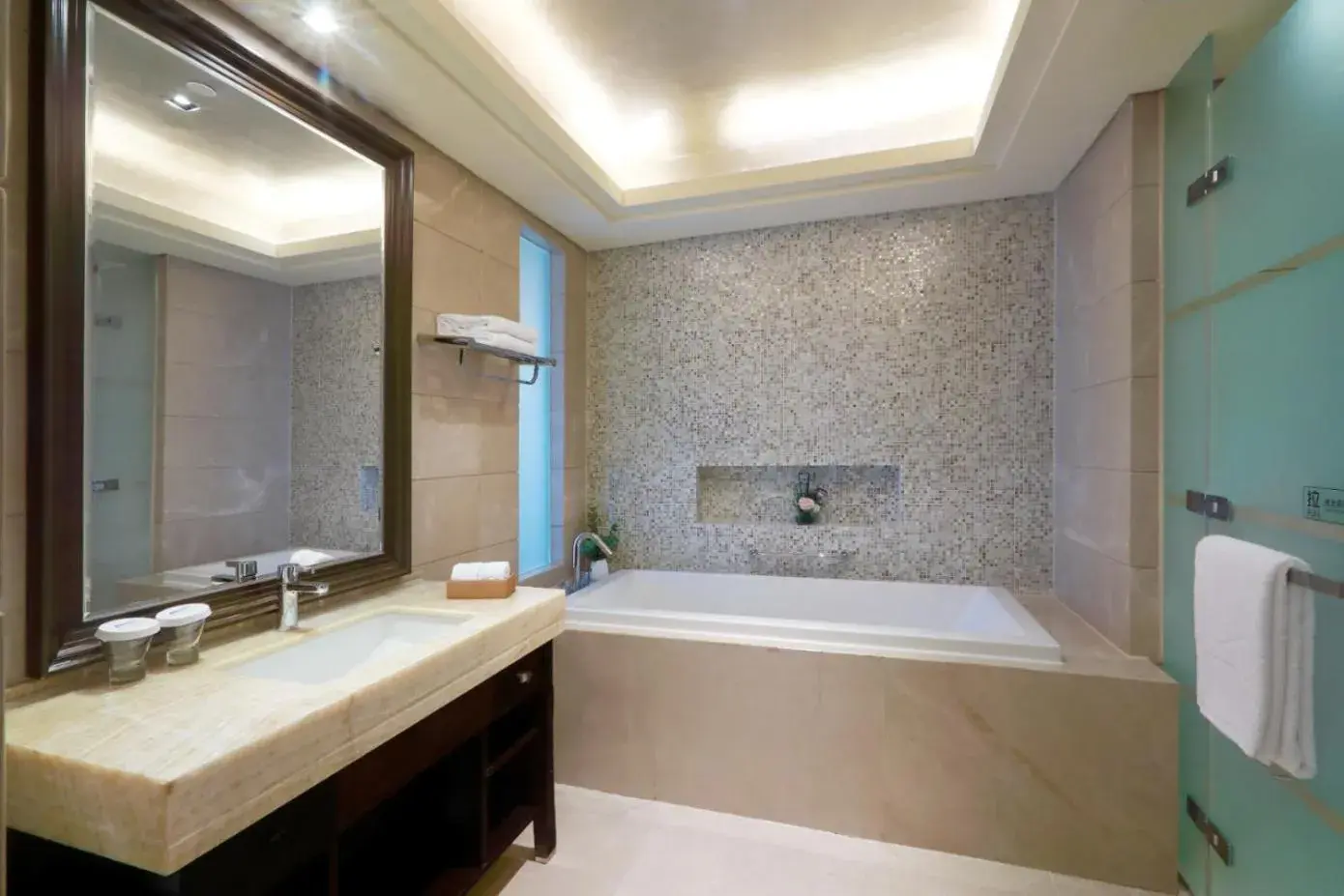 Bath in Xiamen International Conference Center Hotel Prime Seaview Hotel Bath in Xiamen International Conference Center Hotel Prime Seaview Hotel
