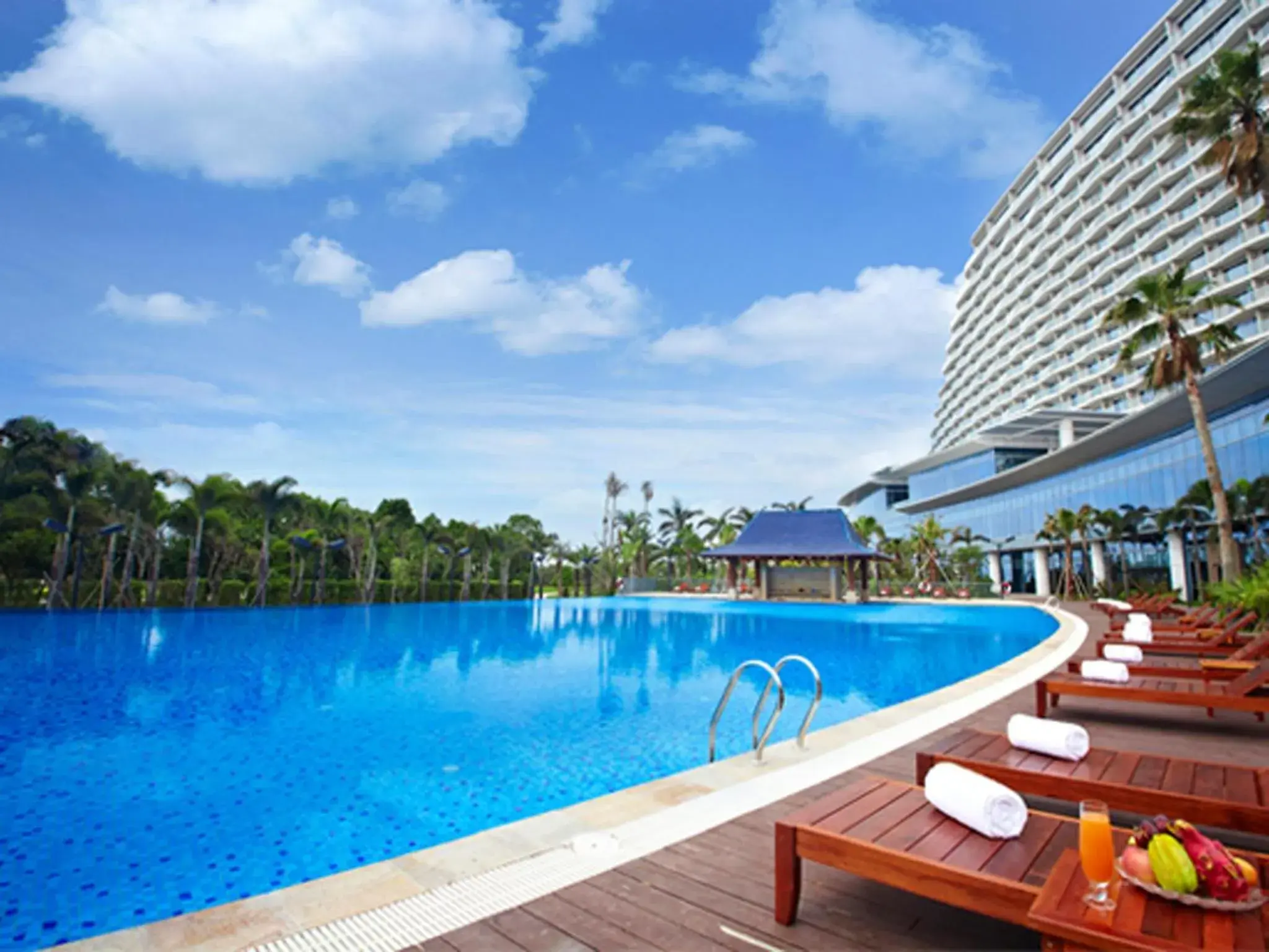 Swimming pool in Xiamen International Conference Center Hotel Prime Seaview Hotel Swimming pool in Xiamen International Conference Center Hotel Prime Seaview Hotel