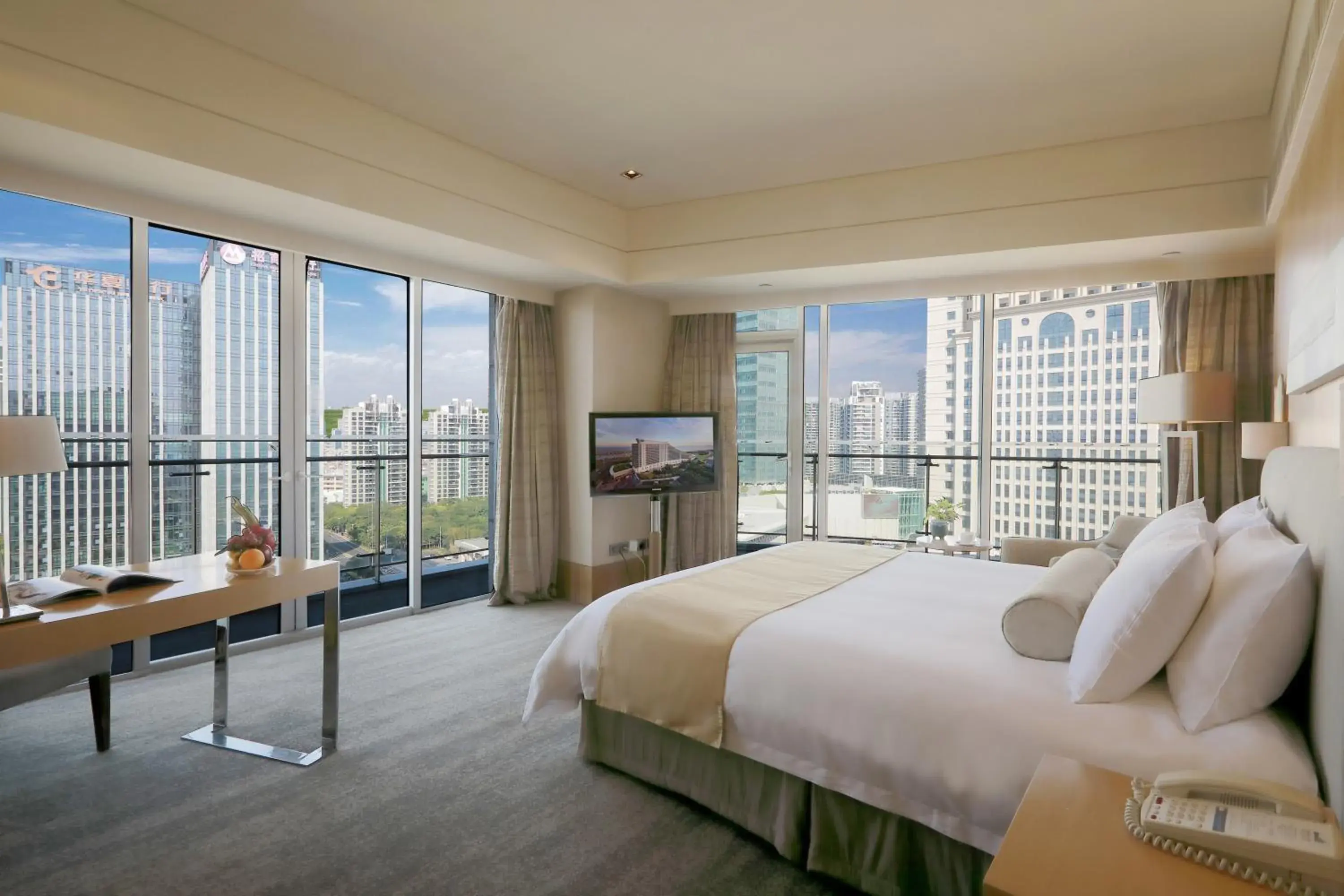 City view, Bed in Xiamen International Conference Center Hotel Prime Seaview Hotel City view, Bed in Xiamen International Conference Center Hotel Prime Seaview Hotel