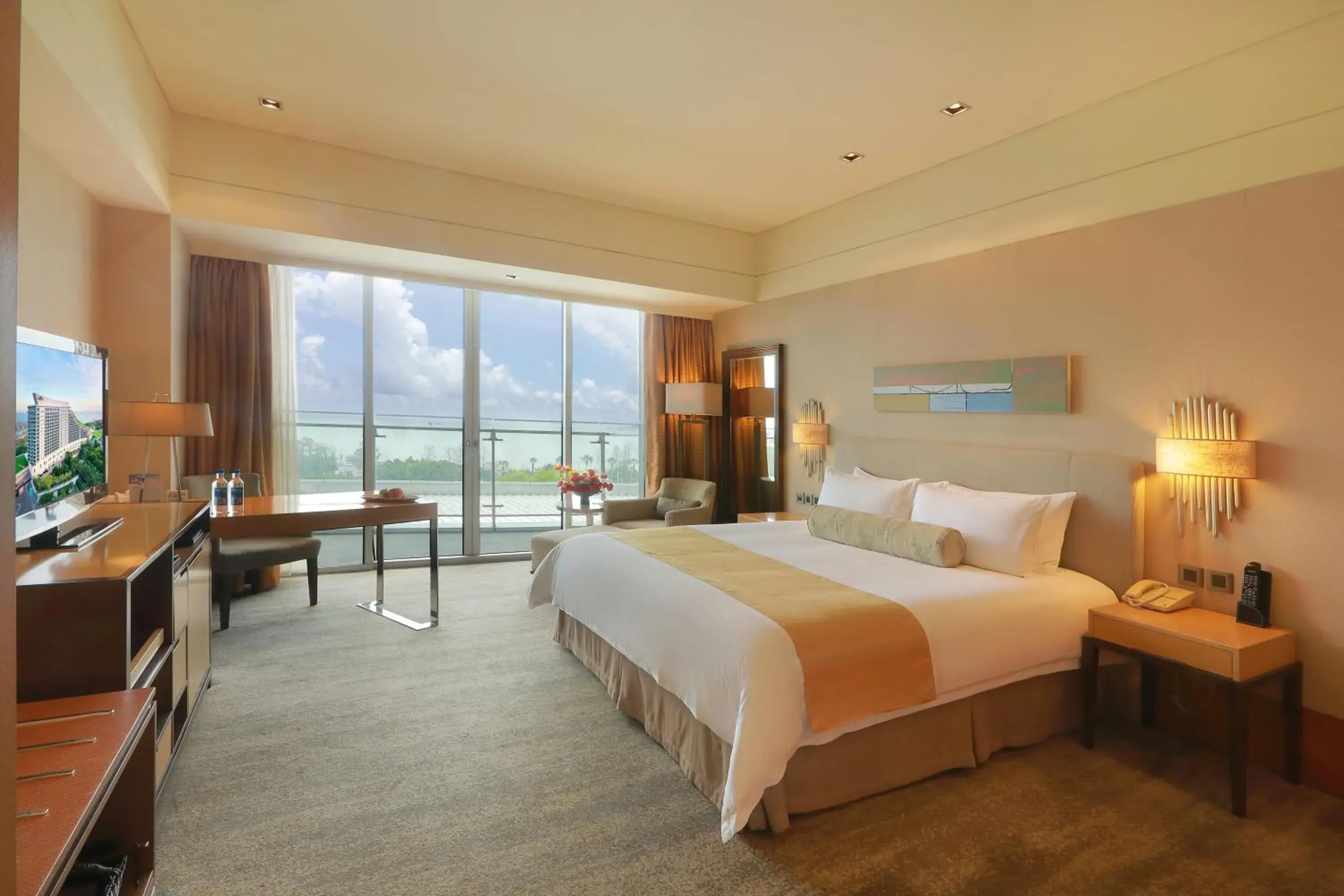 Sea view, Bed in Xiamen International Conference Center Hotel Prime Seaview Hotel Sea view, Bed in Xiamen International Conference Center Hotel Prime Seaview Hotel