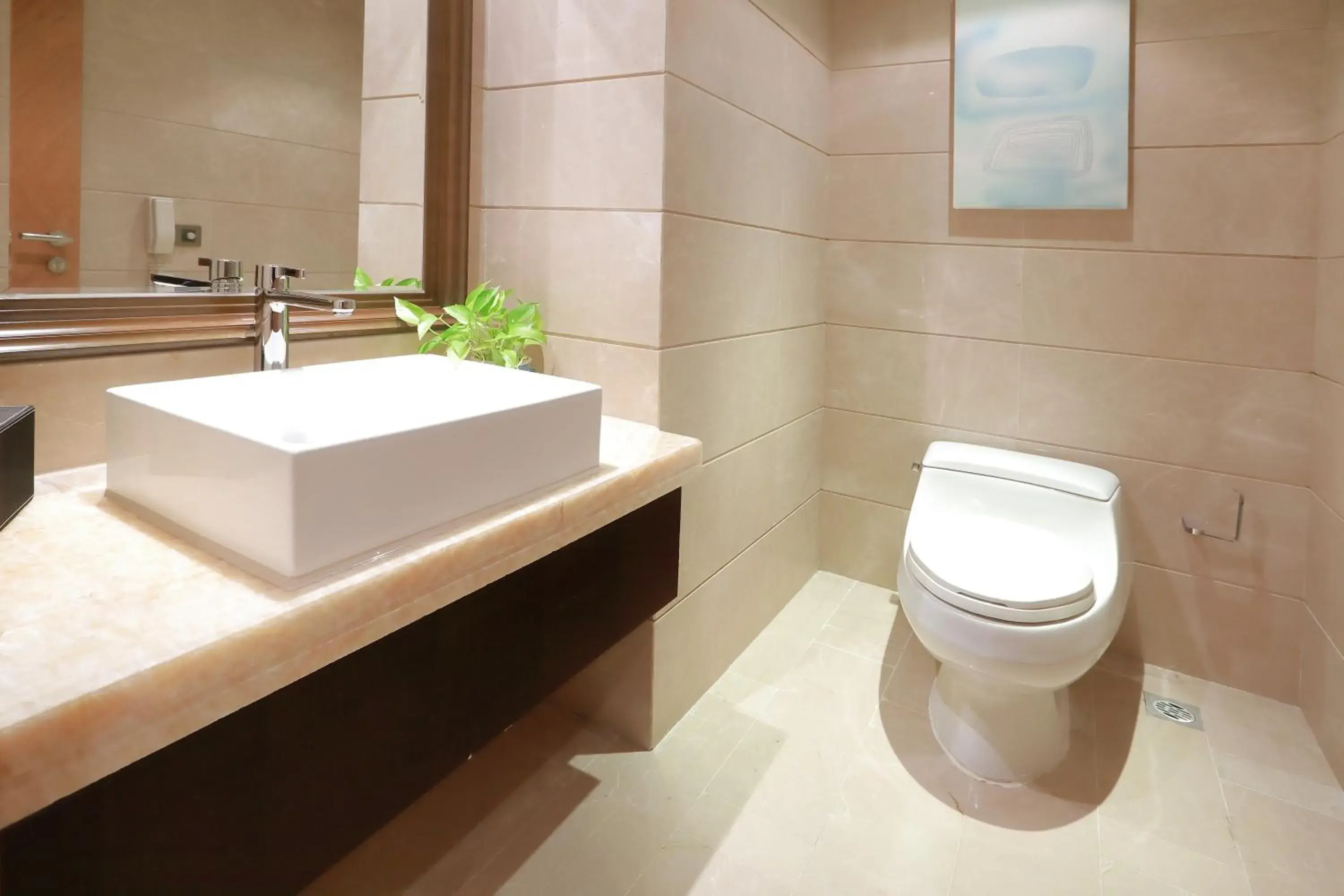 Toilet in Xiamen International Conference Center Hotel Prime Seaview Hotel Toilet in Xiamen International Conference Center Hotel Prime Seaview Hotel
