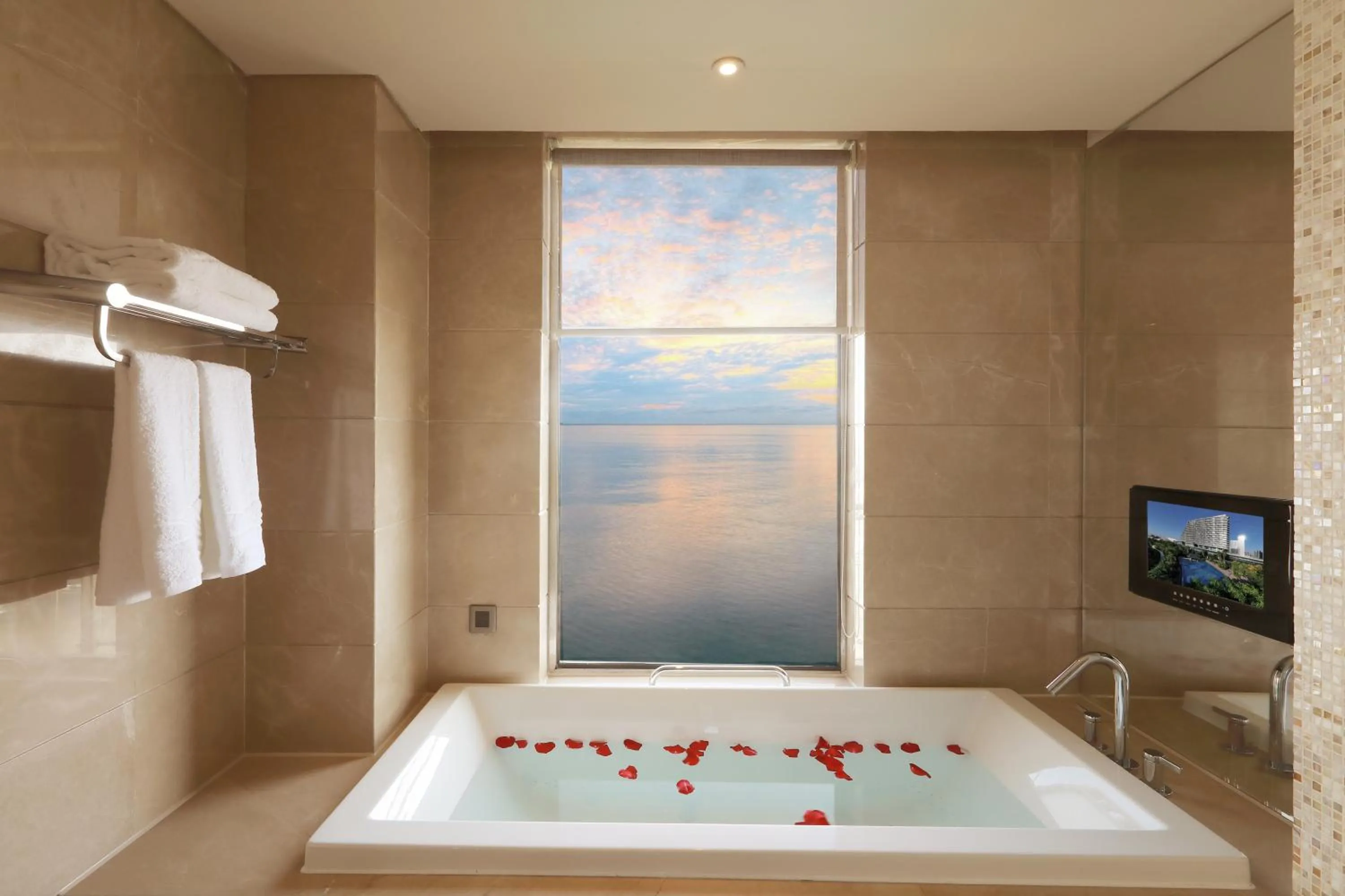 Bath in Xiamen International Conference Center Hotel Prime Seaview Hotel