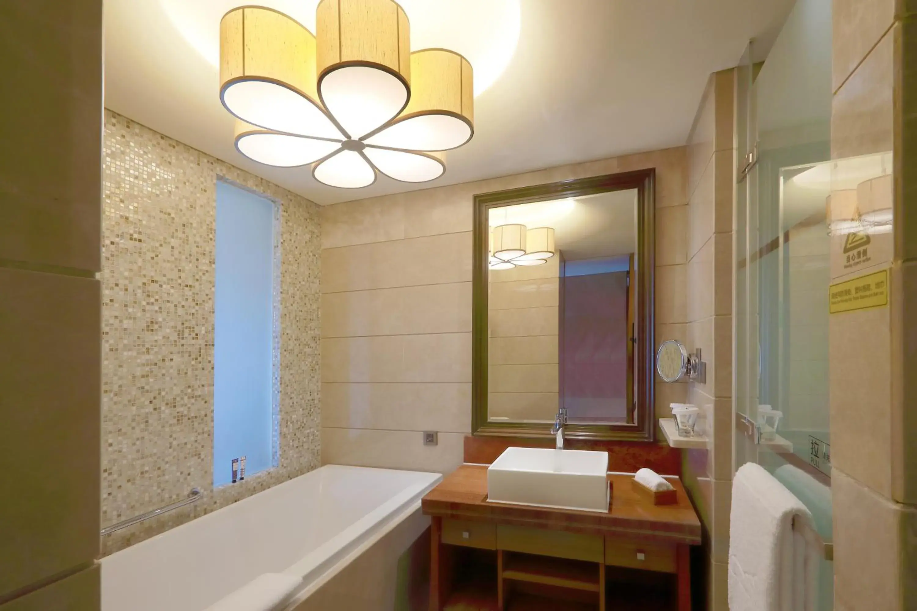 Bath, Bed in Xiamen International Conference Center Hotel Prime Seaview Hotel Bath, Bed in Xiamen International Conference Center Hotel Prime Seaview Hotel