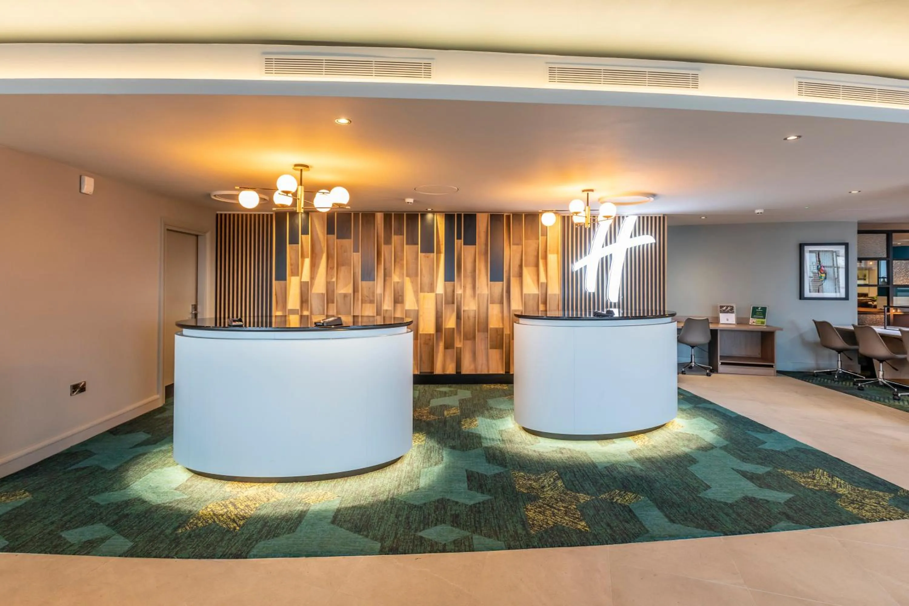 Lobby or reception in Holiday Inn Oxford by IHG