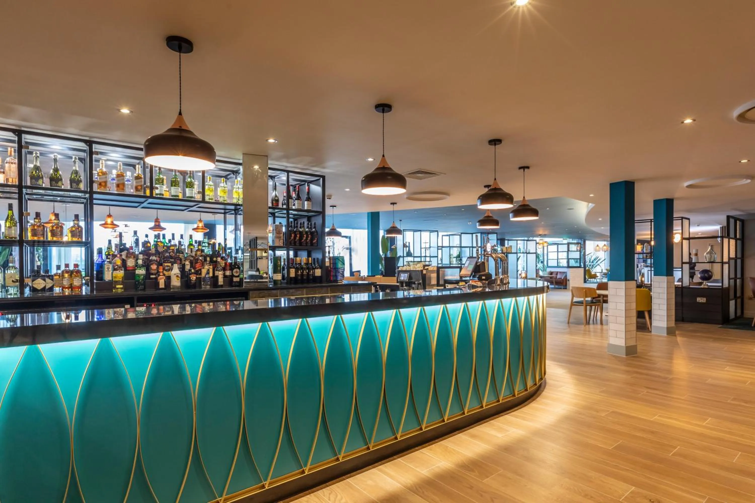 Lounge or bar in Holiday Inn Oxford by IHG