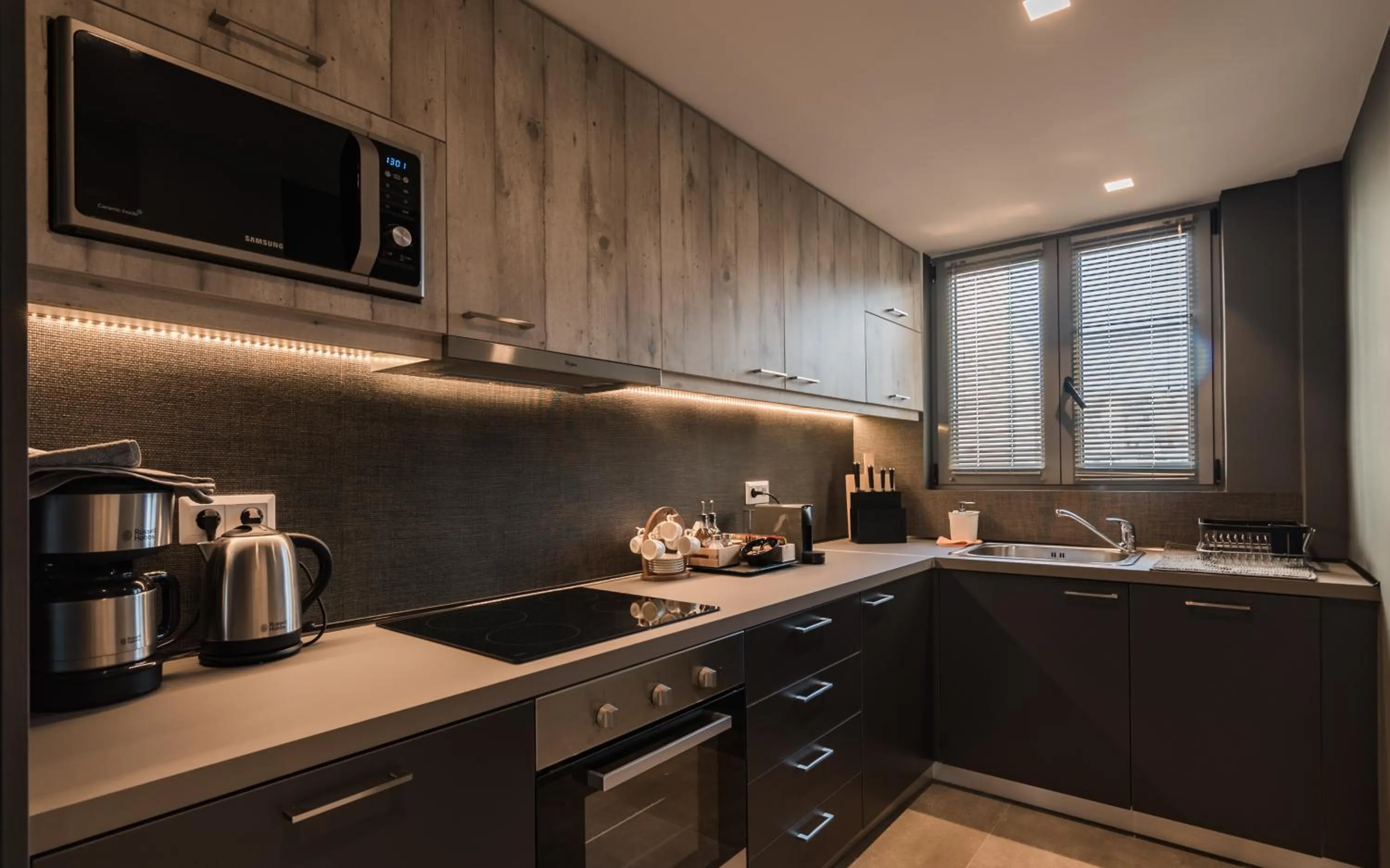 Coffee/tea facilities in Acropolis Luxury Living