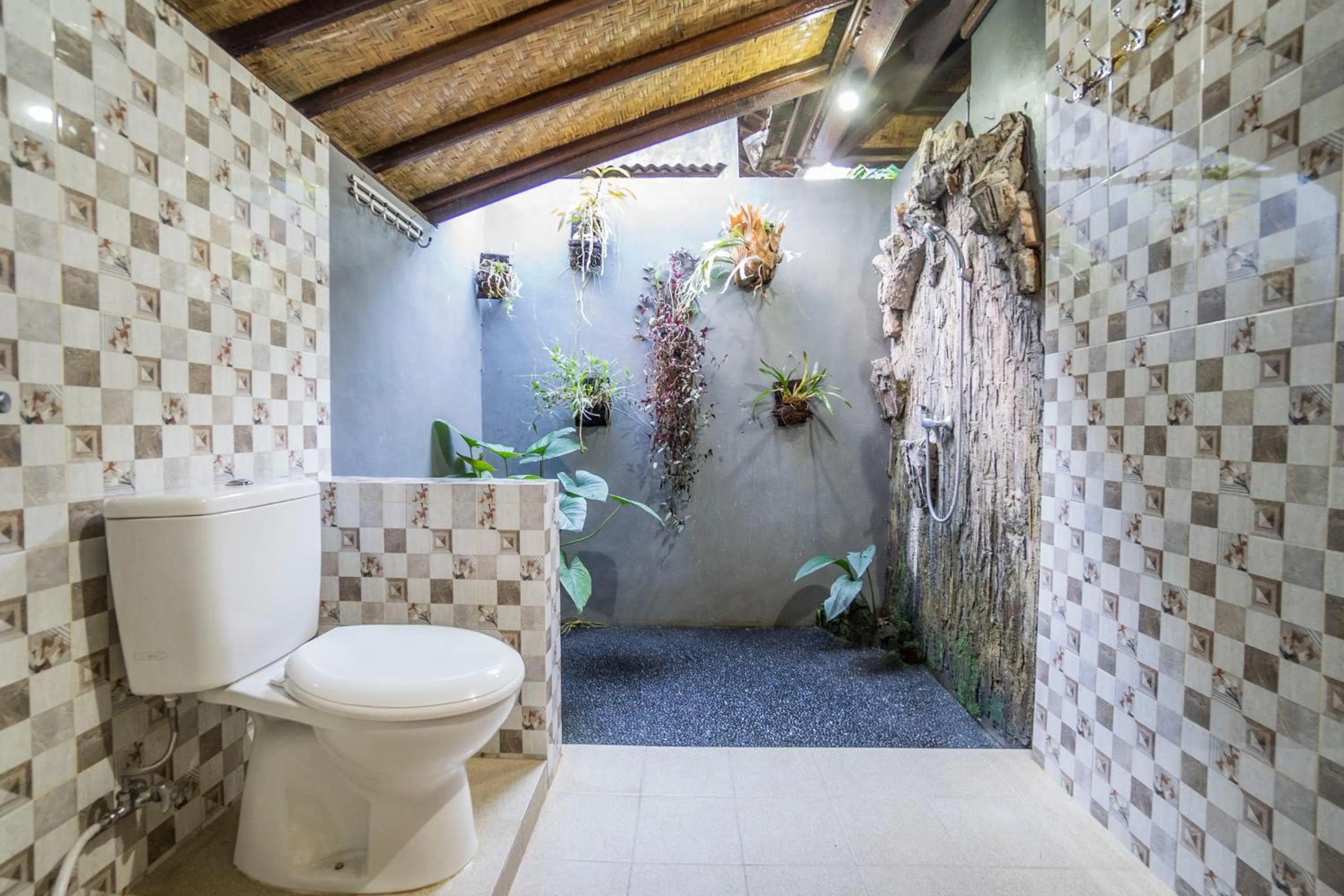 Shower in Manuaba Inn