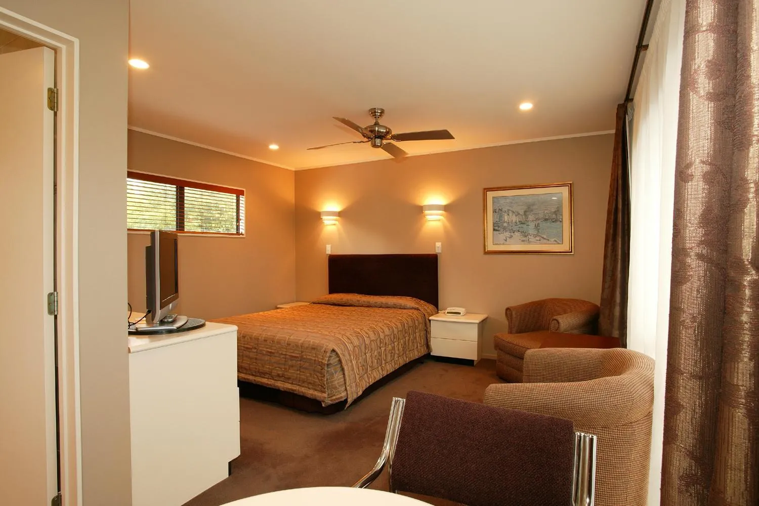 Bed in Cornwall Park Motor Inn