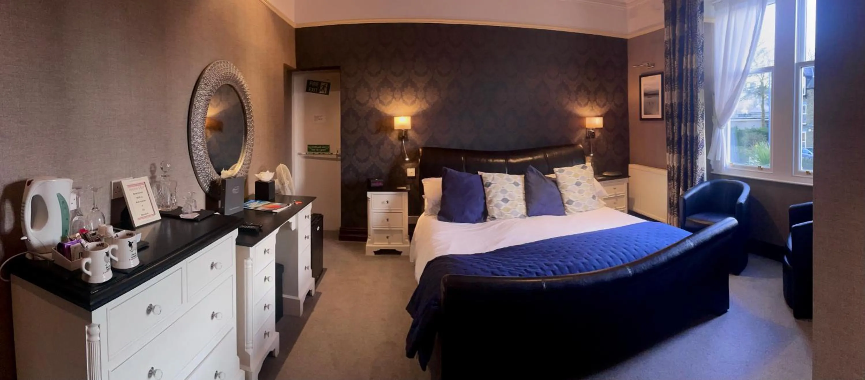 Bed in Glenville House - Adults Only - Incl FREE off-site health club with swimming pool, hot tub, sauna & steam room