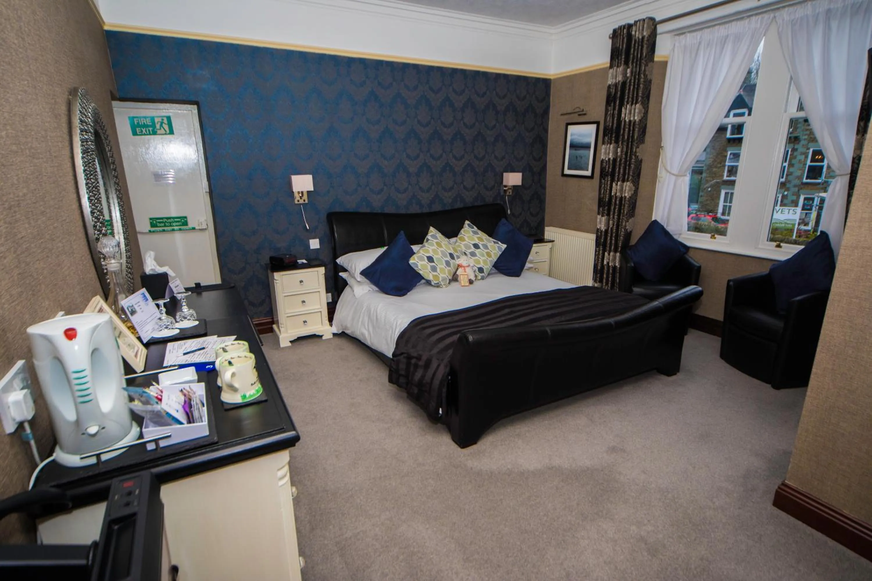 Bed in Glenville House - Adults Only - Incl FREE off-site health club with swimming pool, hot tub, sauna & steam room