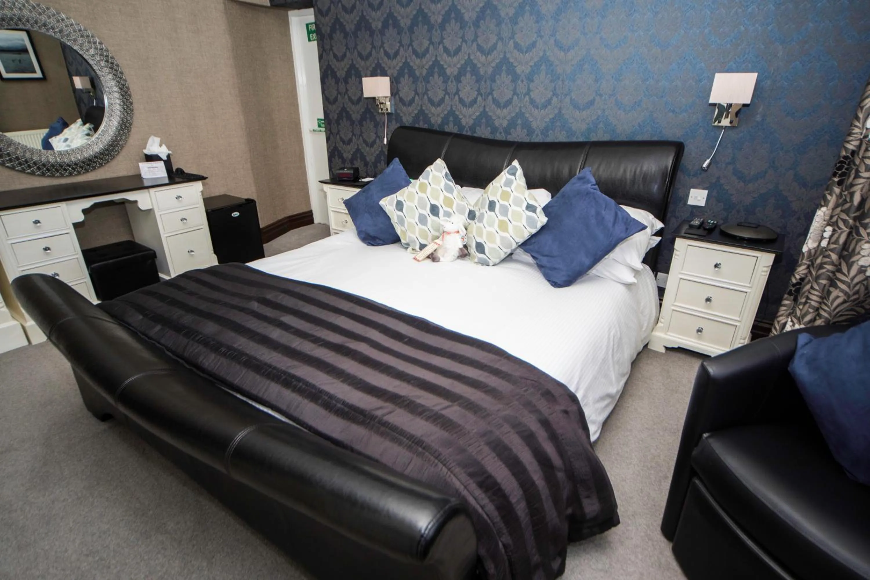 Bed in Glenville House - Adults Only - Incl FREE off-site health club with swimming pool, hot tub, sauna & steam room