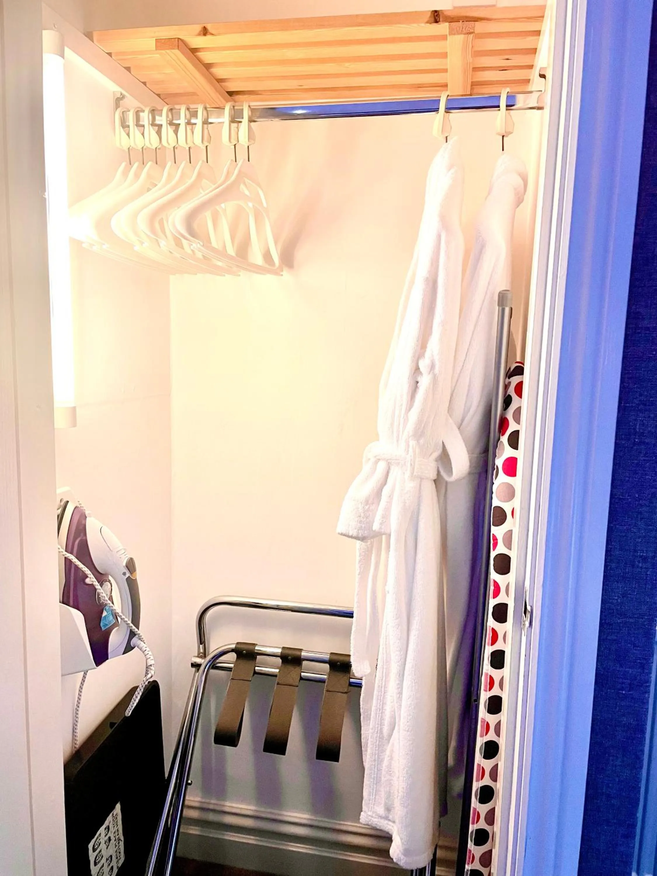 Glenville House - Adults Only - Incl FREE off-site health club with swimming pool, hot tub, sauna & steam room