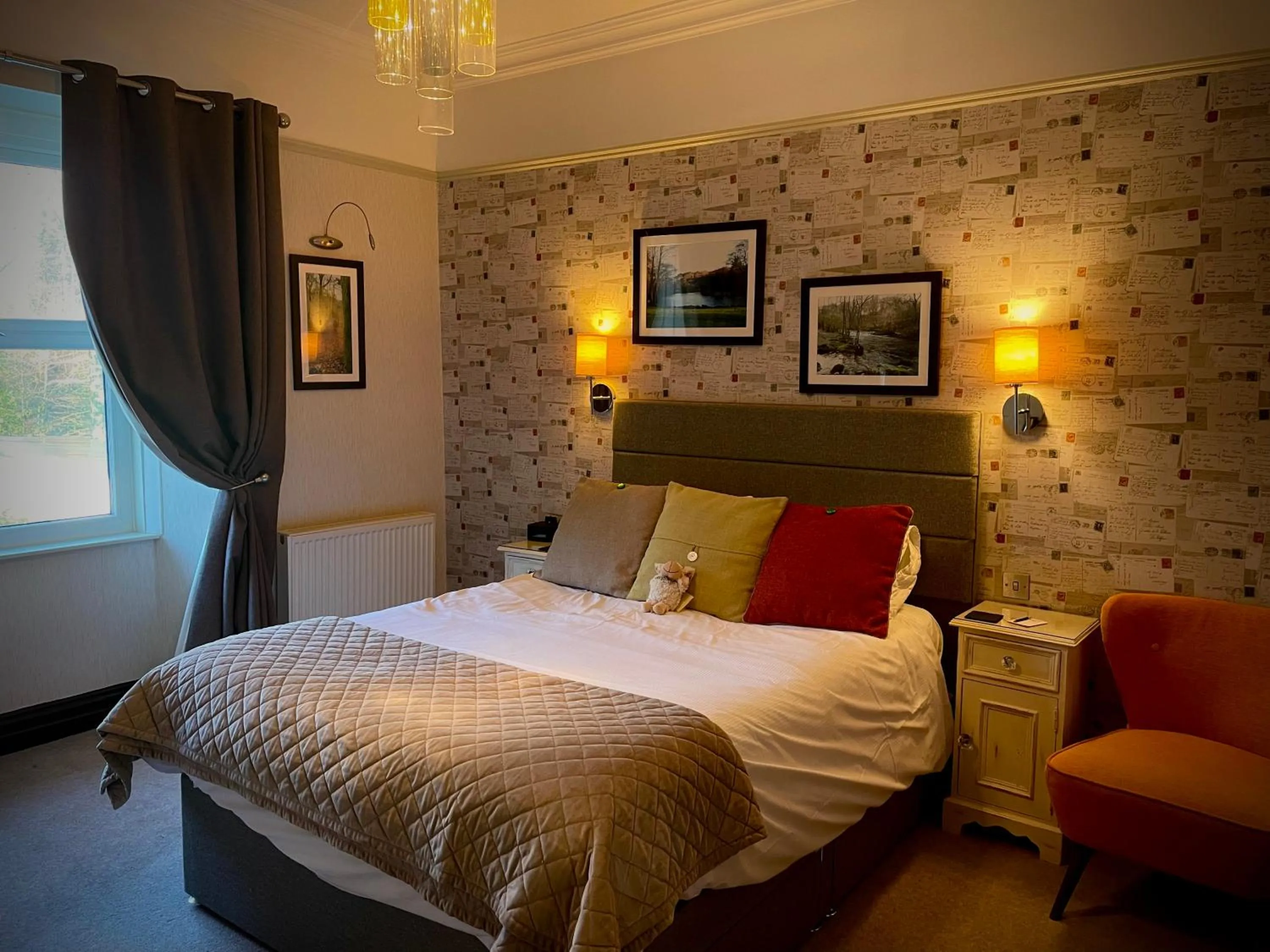 Bed in Glenville House - Adults Only - Incl FREE off-site health club with swimming pool, hot tub, sauna & steam room