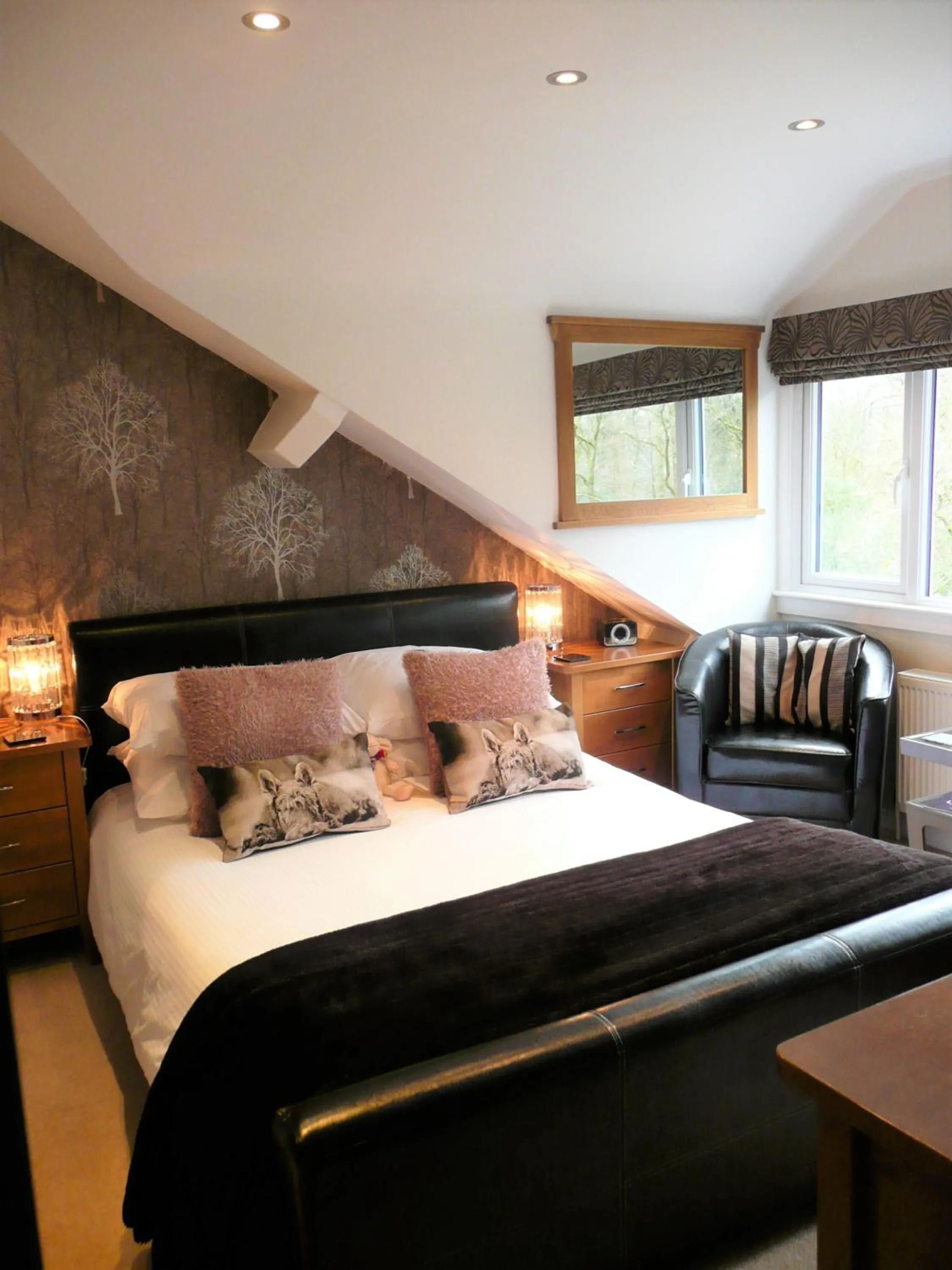 Bed in Glenville House - Adults Only - Incl FREE off-site health club with swimming pool, hot tub, sauna & steam room