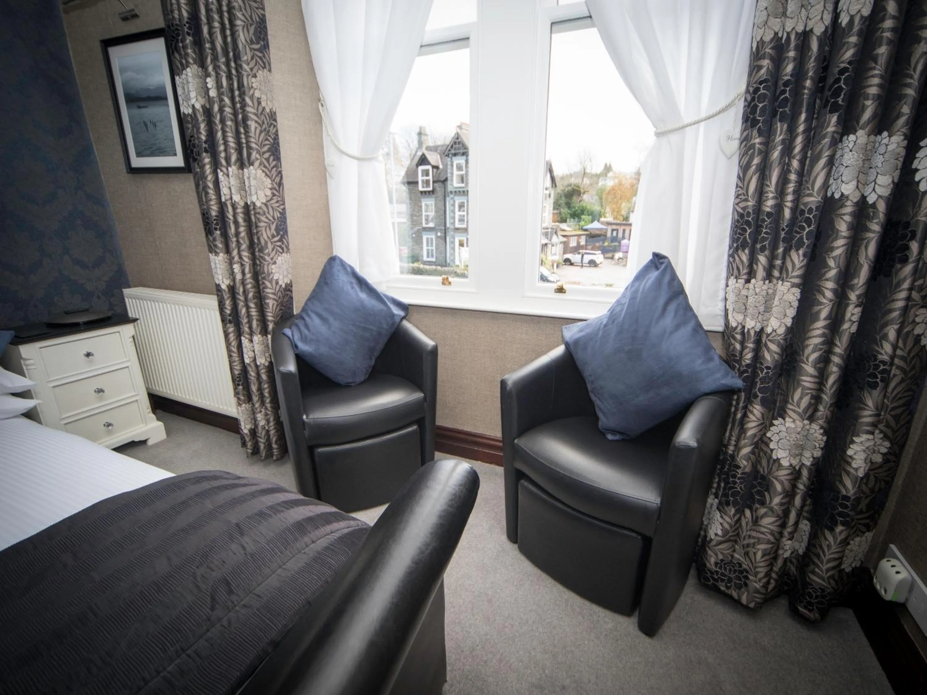 Bed in Glenville House - Adults Only - Incl FREE off-site health club with swimming pool, hot tub, sauna & steam room