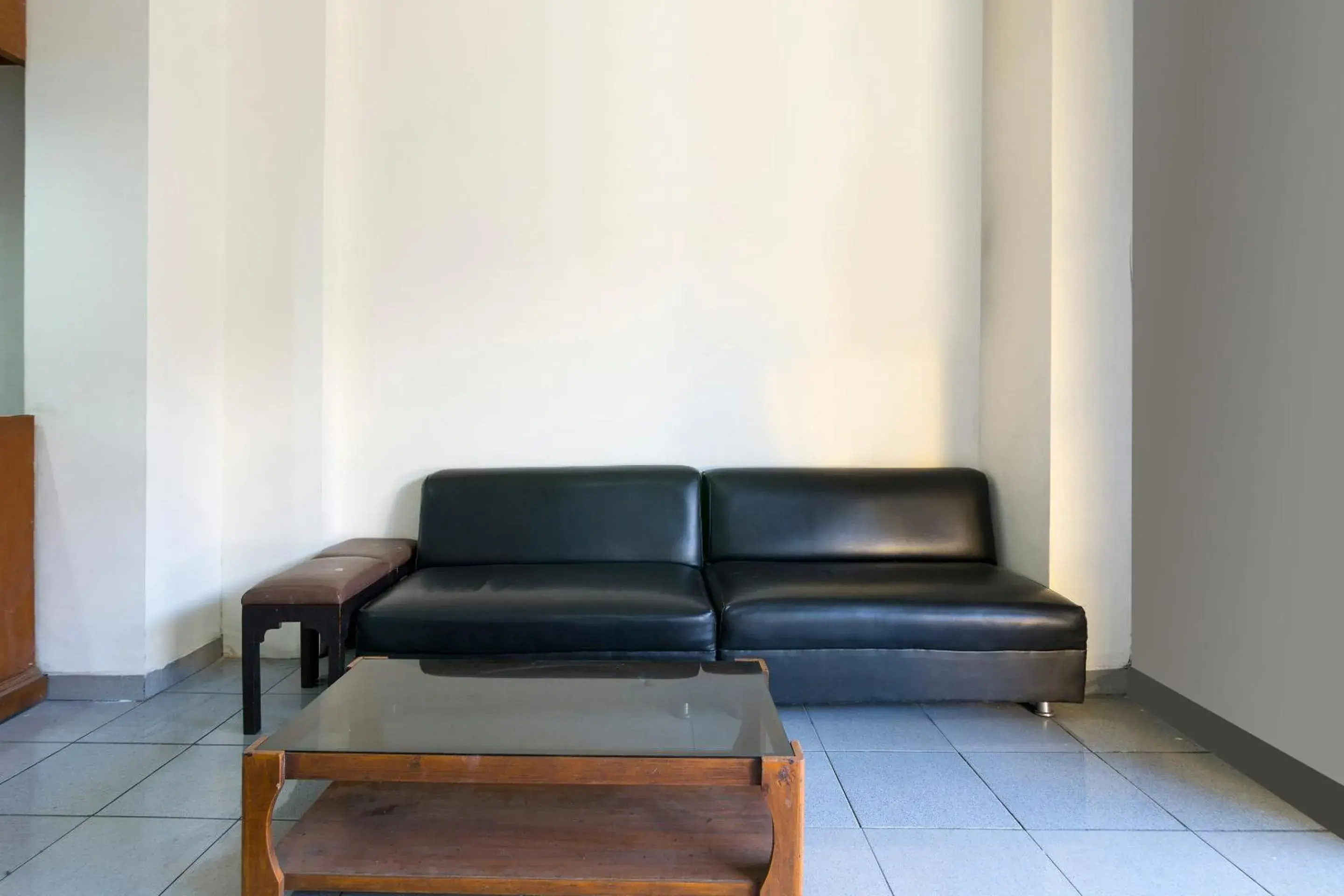 Lobby or reception in RedDoorz near Tugu Yogyakarta Lobby or reception in RedDoorz near Tugu Yogyakarta