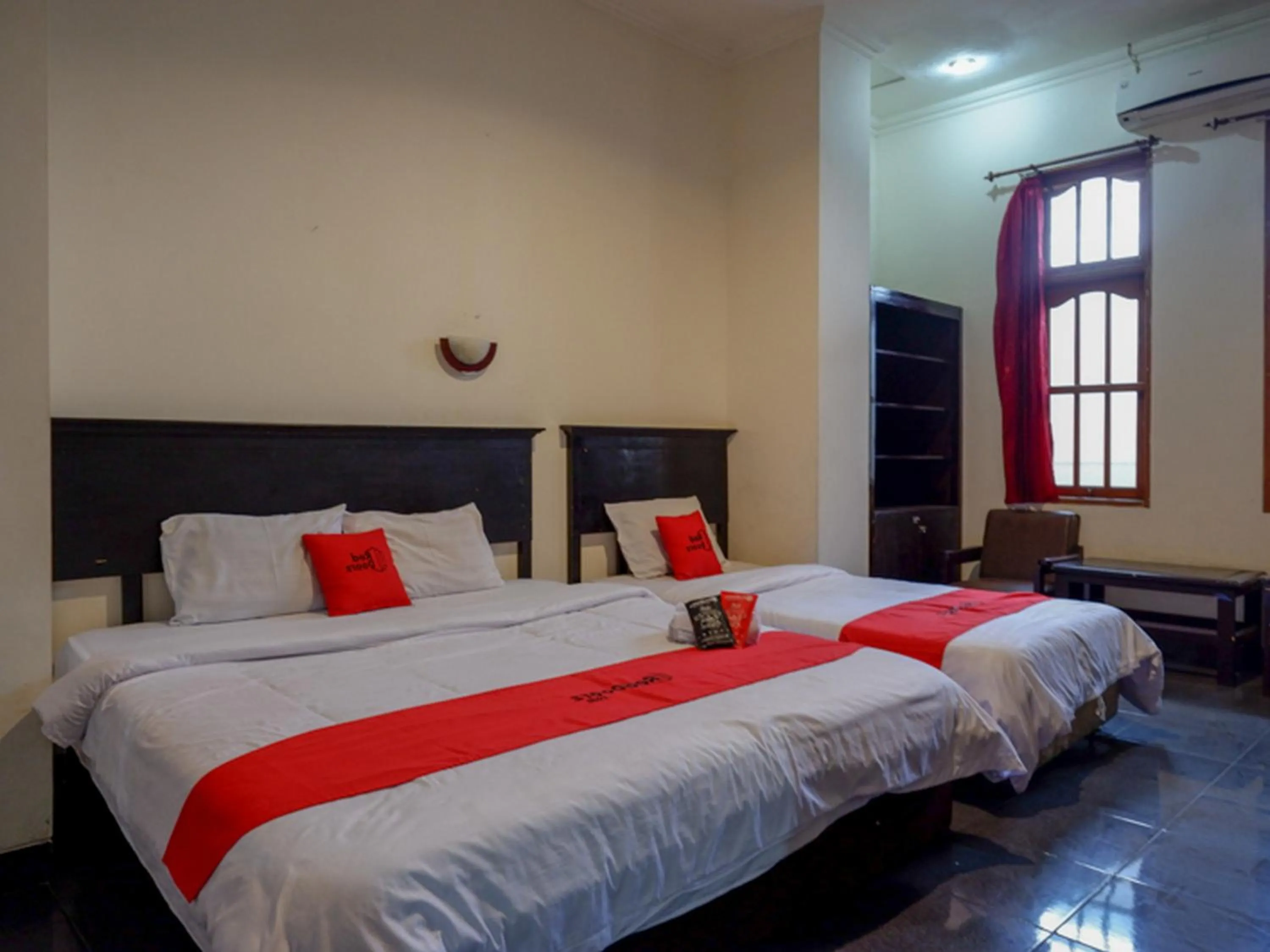 Bed in RedDoorz near Tugu Yogyakarta