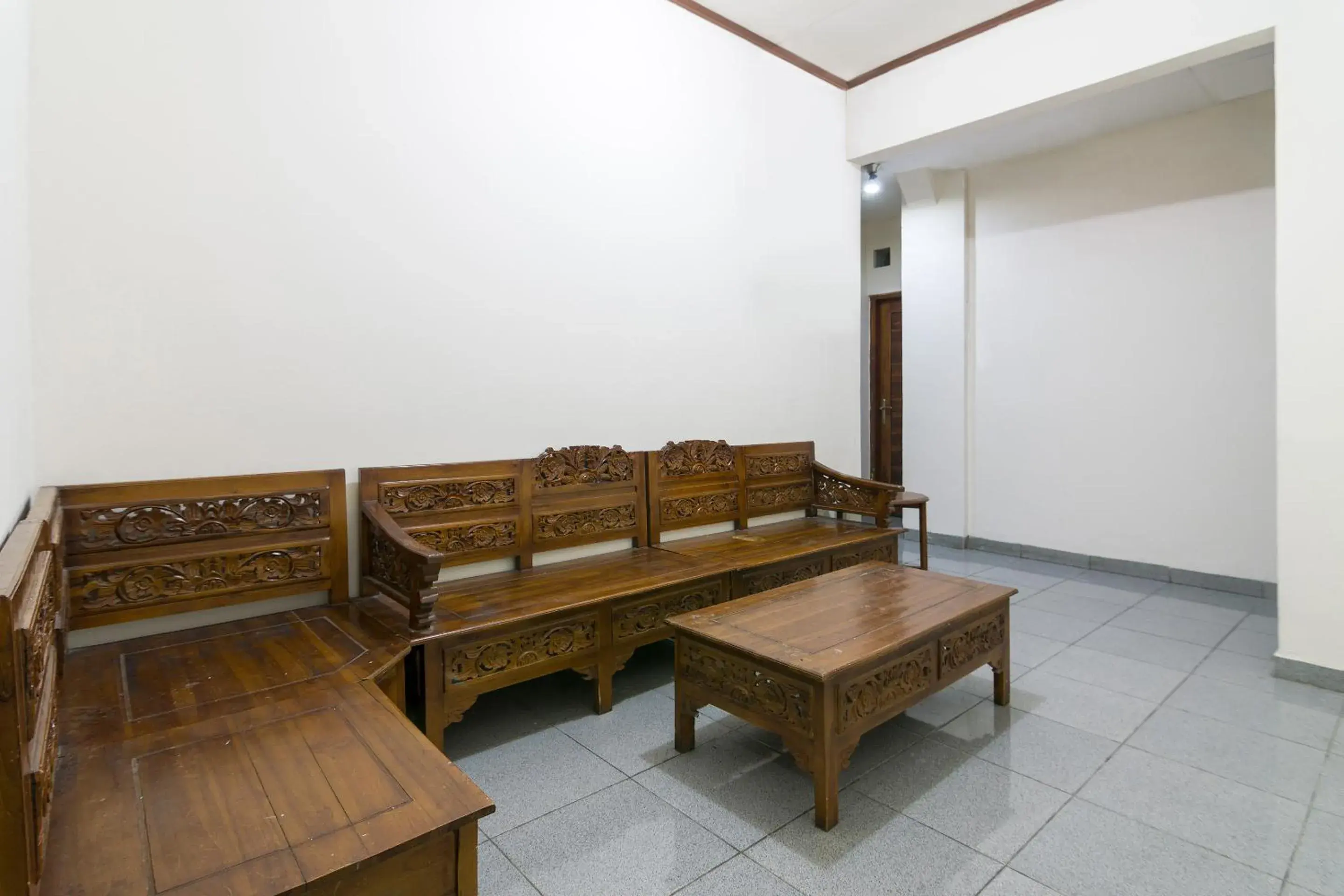 Lobby or reception in RedDoorz near Tugu Yogyakarta Lobby or reception in RedDoorz near Tugu Yogyakarta