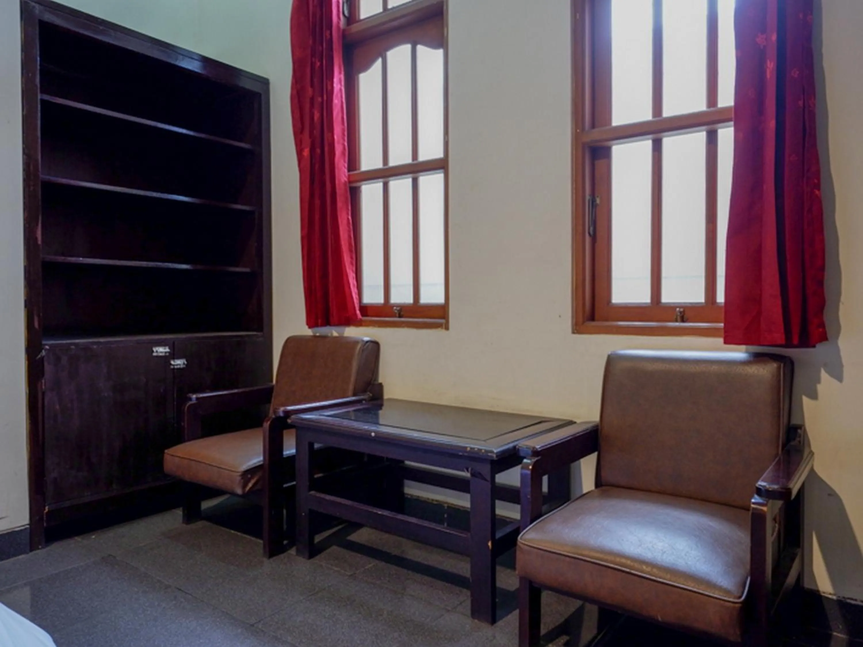 Property building in RedDoorz near Tugu Yogyakarta