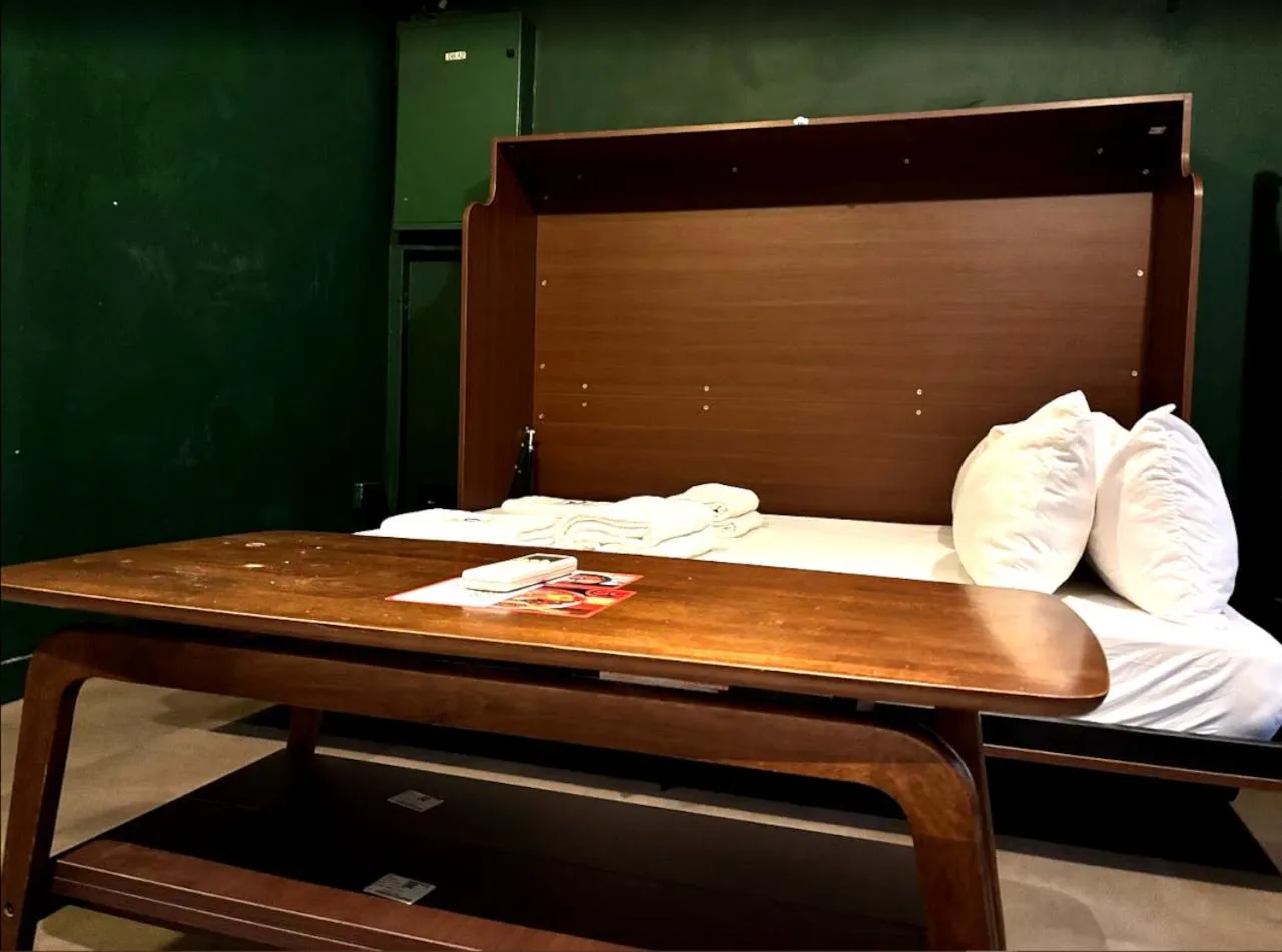 Bedroom, Bed in Wink at Mosque Street