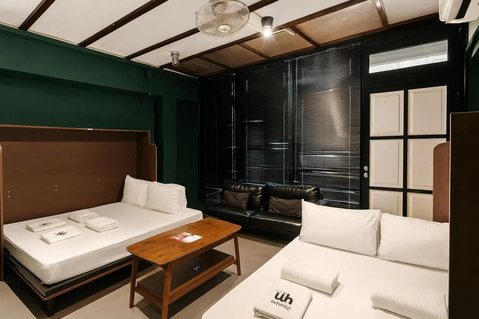 Family Room with Balcony in Wink at Mosque Street Family Room with Balcony in Wink at Mosque Street