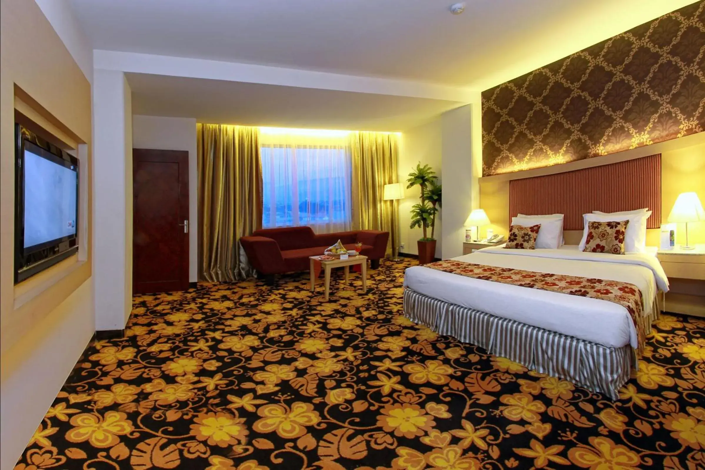 Photo of the whole room, Bed in Rocky Plaza Hotel Padang Photo of the whole room, Bed in Rocky Plaza Hotel Padang