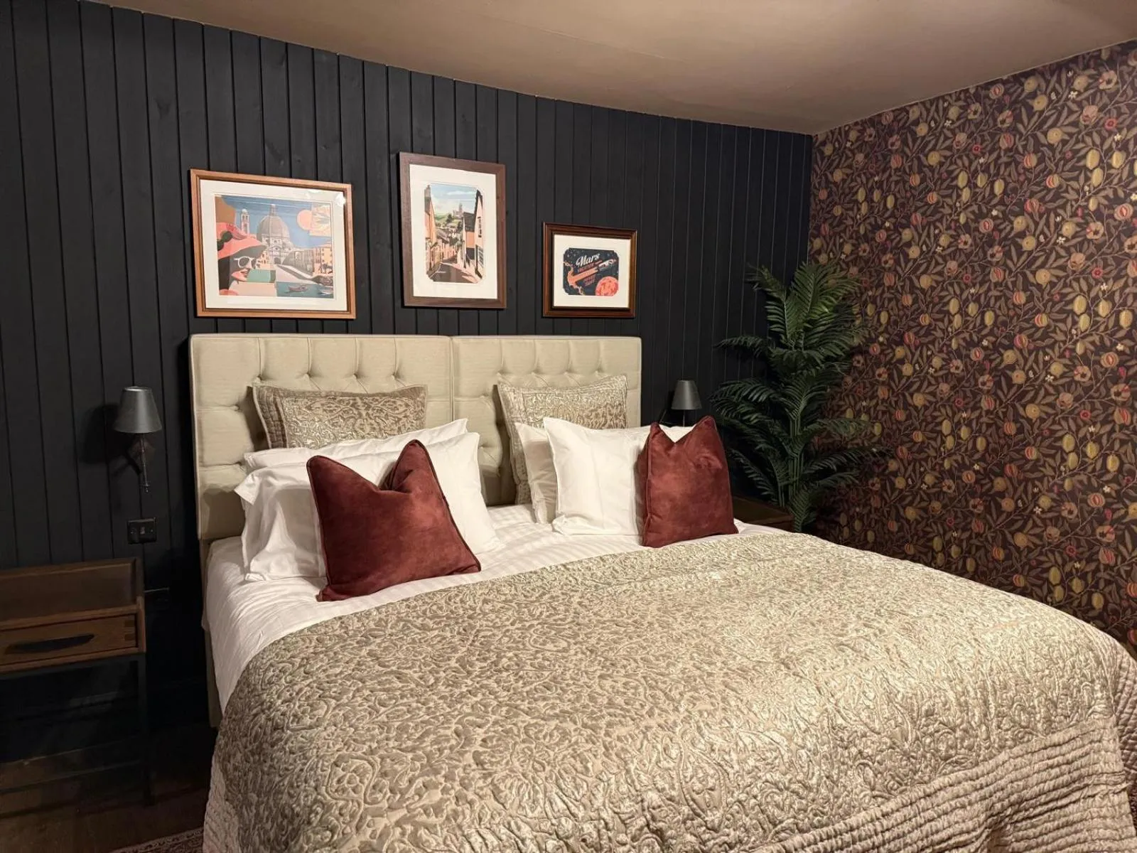 Bedroom, Bed in Punch House Monmouth