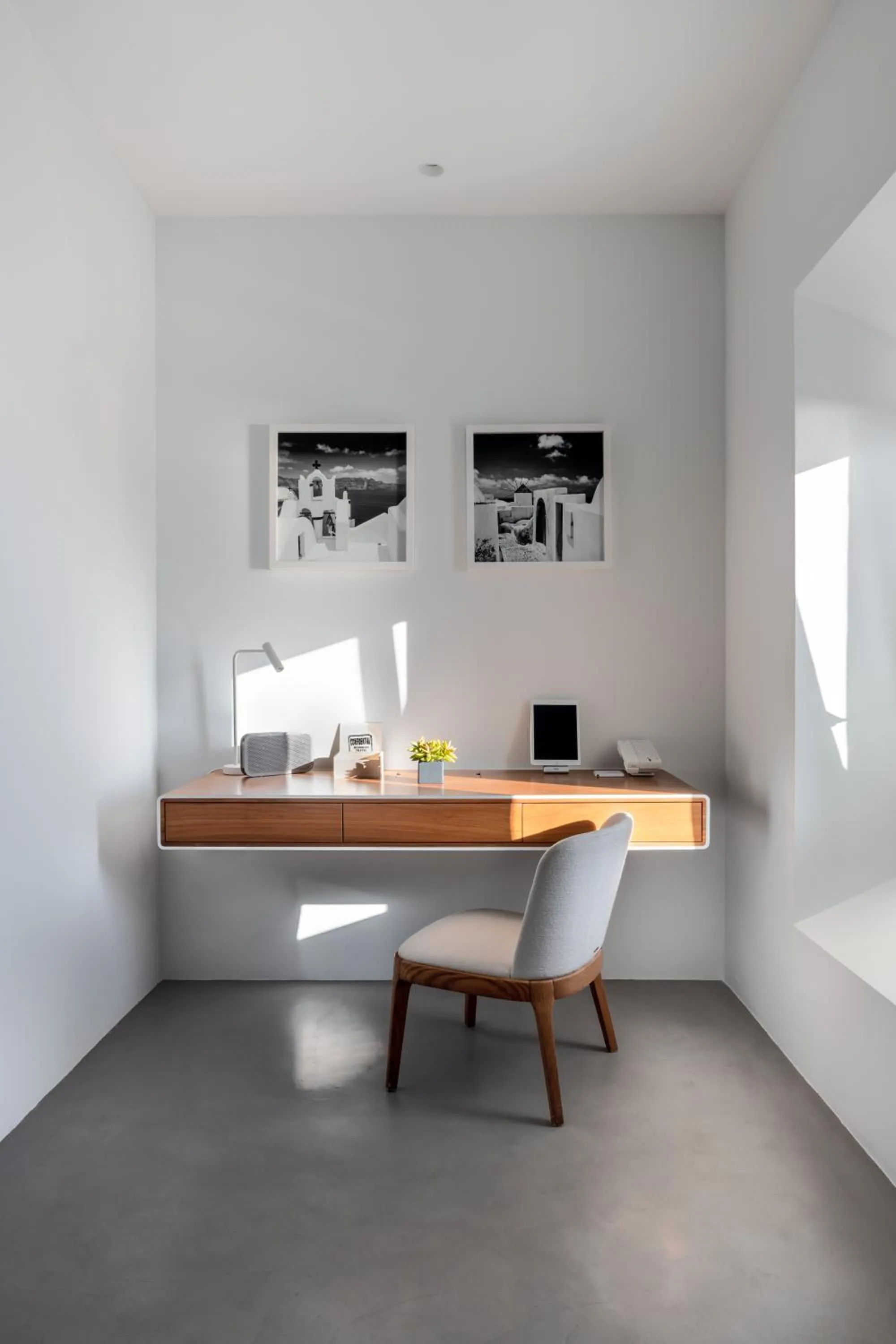 TV and multimedia in Grace Hotel, Auberge Collection