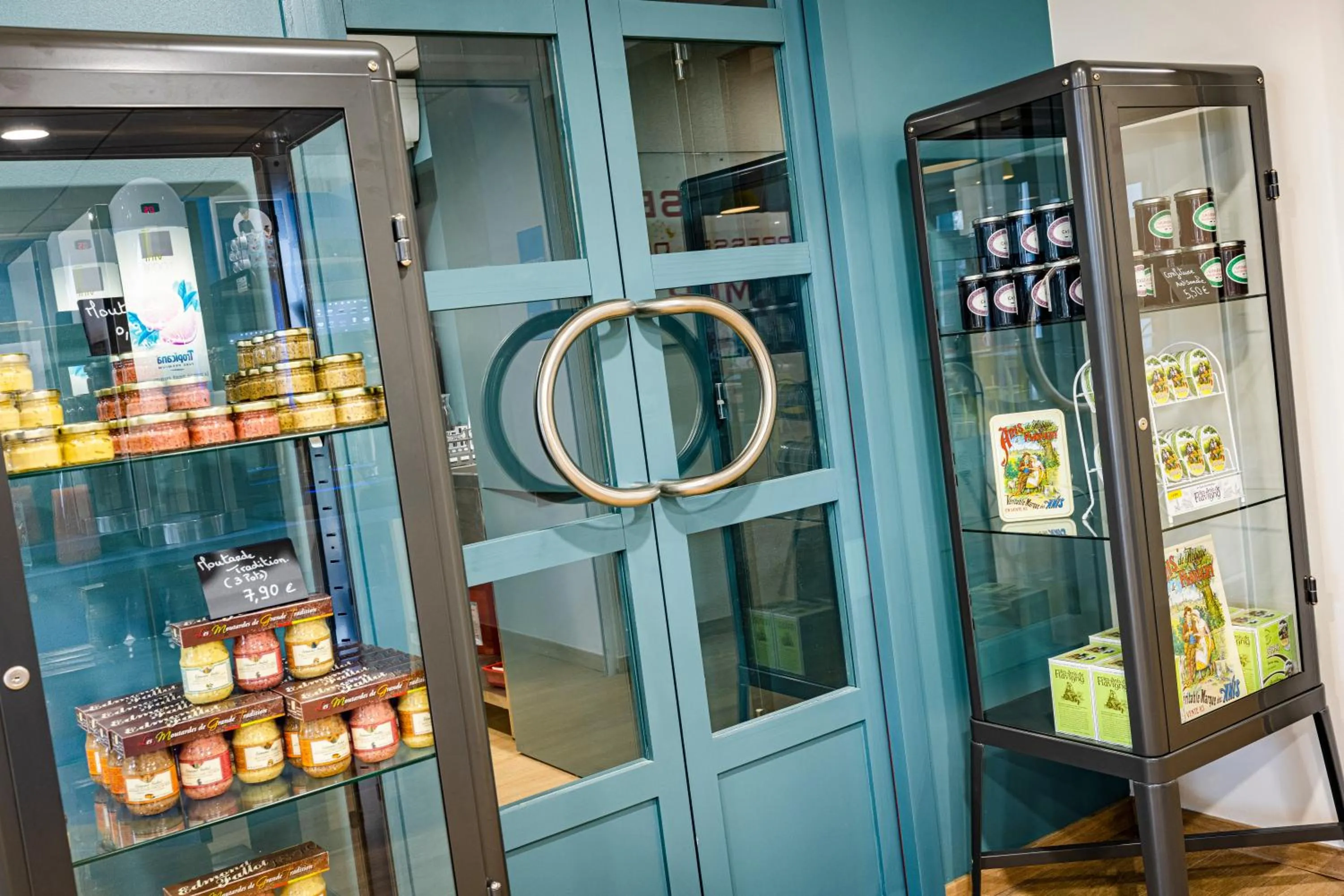 Lobby or reception in Vini Hotel