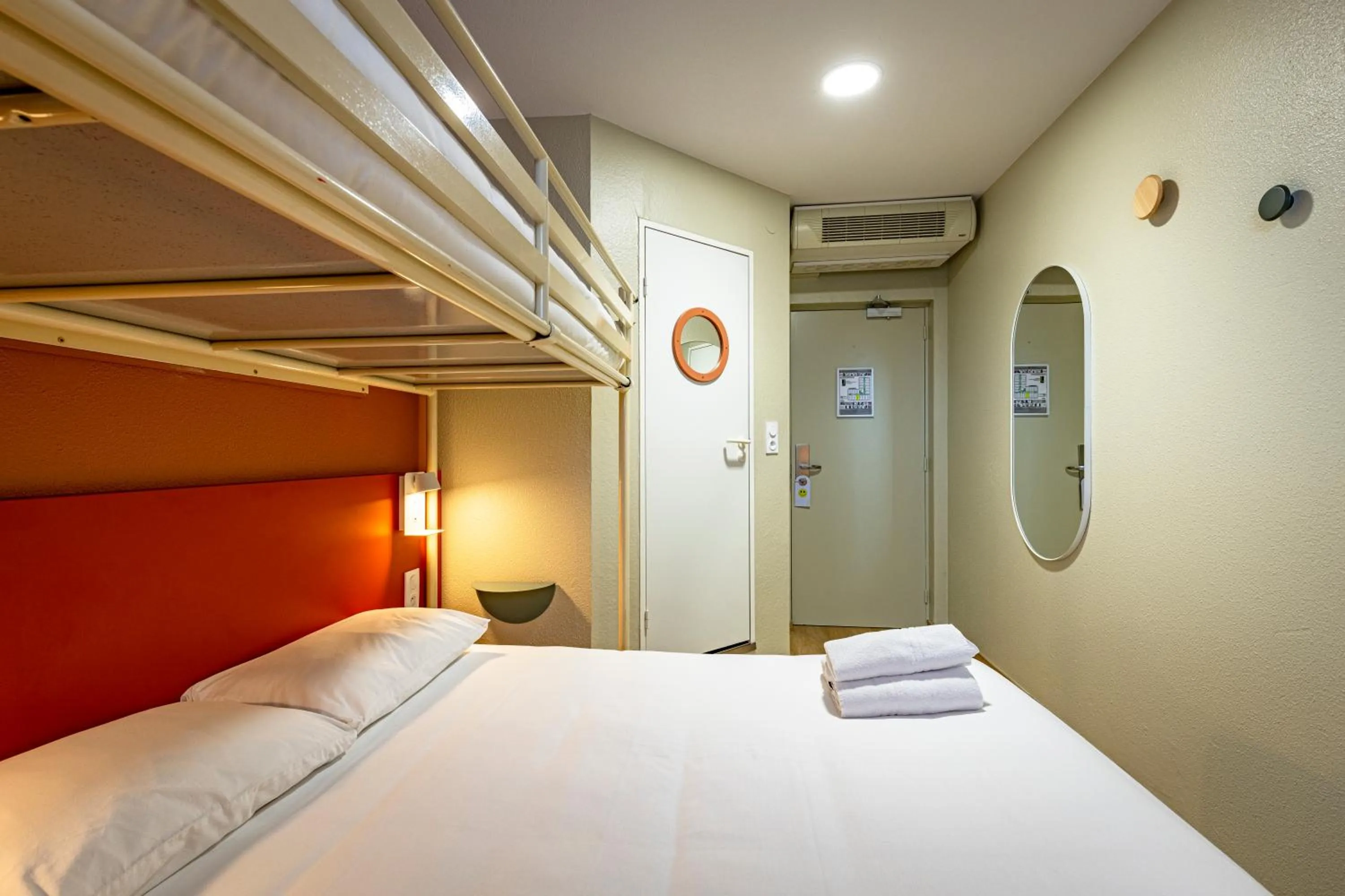 Bedroom, Bed in Vini Hotel